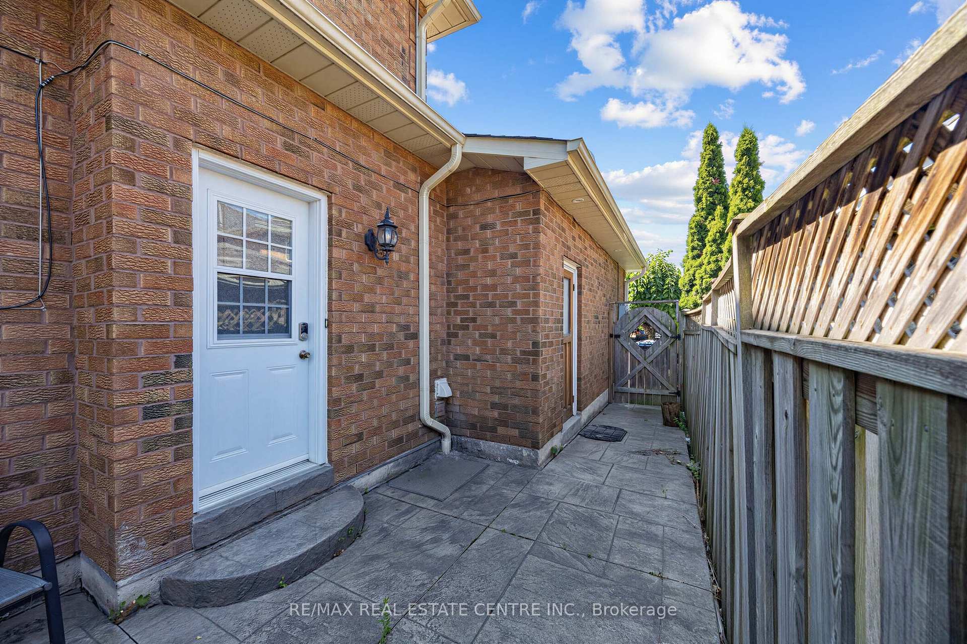 Photo 43 of 10 Diane Court, Brampton, Fletcher's Creek South — HOMEH