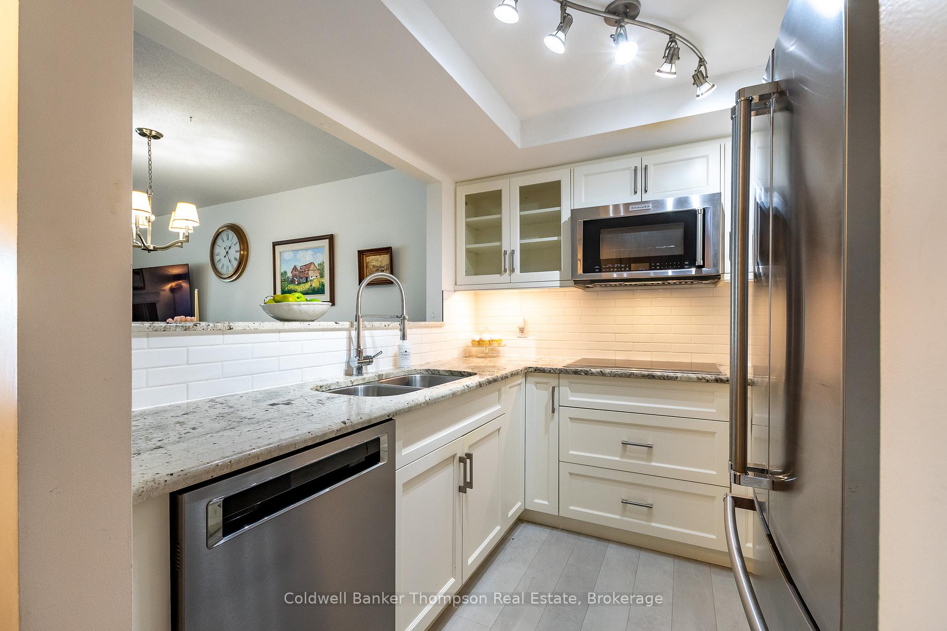 Photo 12 of Unit 204, 10 Coveside Drive, Huntsville — HOMEH