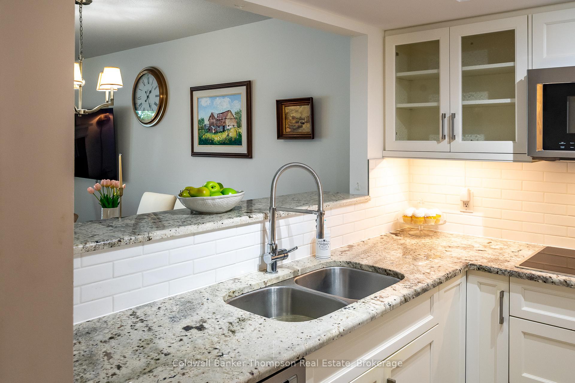 Photo 13 of Unit 204, 10 Coveside Drive, Huntsville — HOMEH