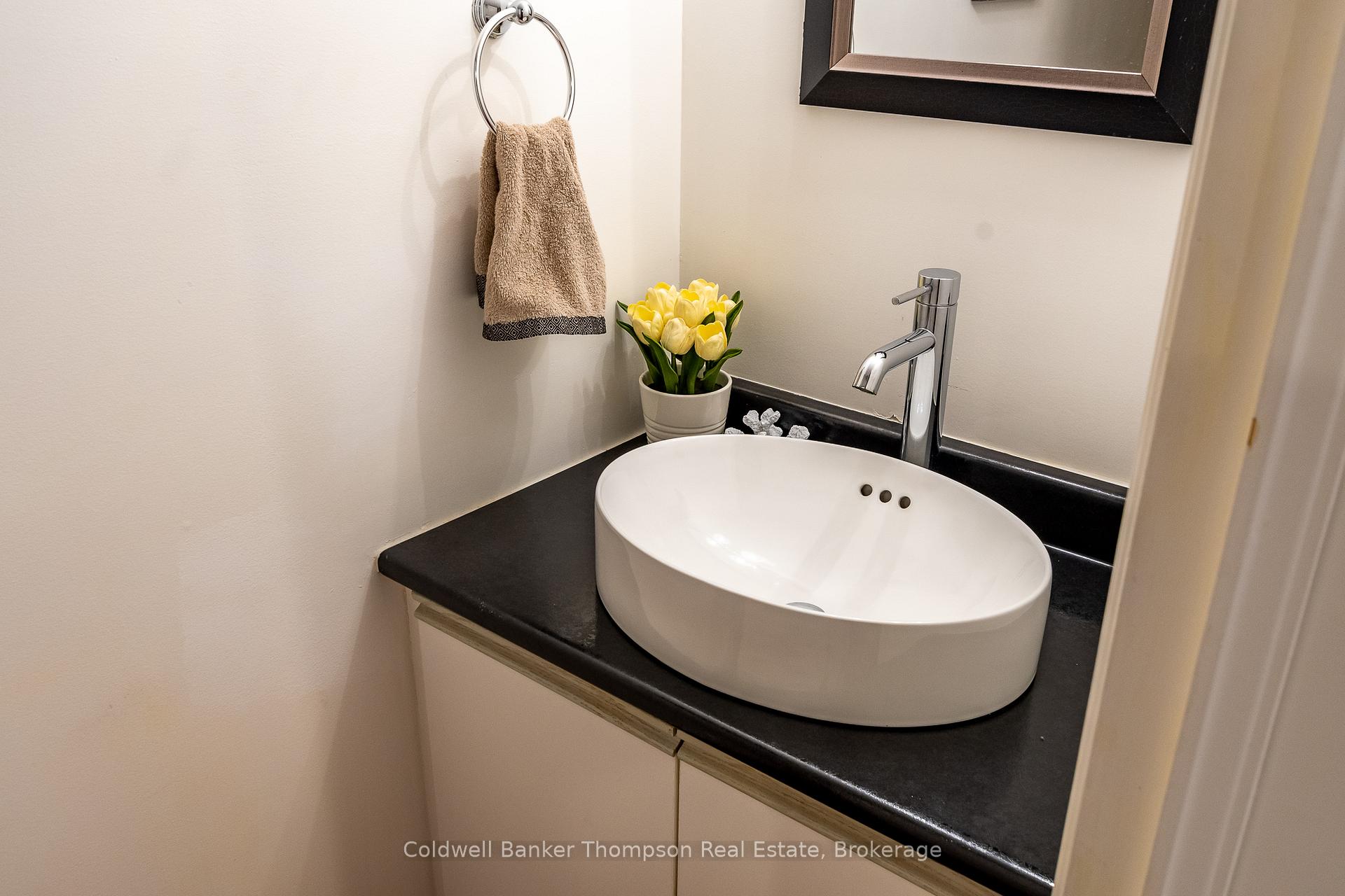Photo 16 of Unit 204, 10 Coveside Drive, Huntsville — HOMEH