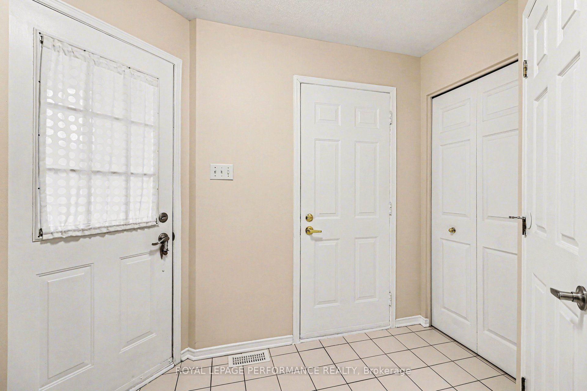 Photo 3 of 897 Paradise Crescent, Ottawa, Fallingbrook/Gardenway South — HOMEH