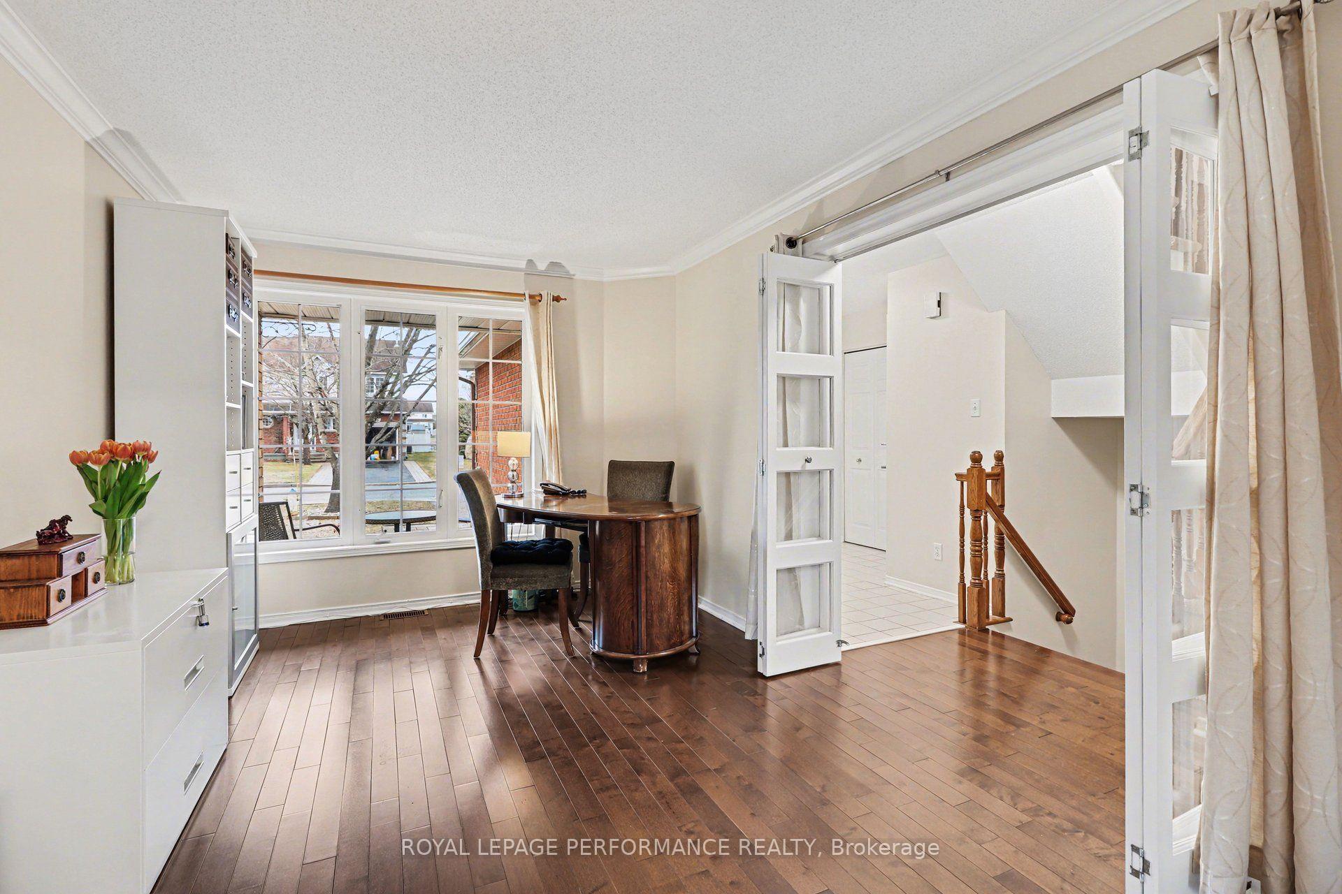 Photo 5 of 897 Paradise Crescent, Ottawa, Fallingbrook/Gardenway South — HOMEH