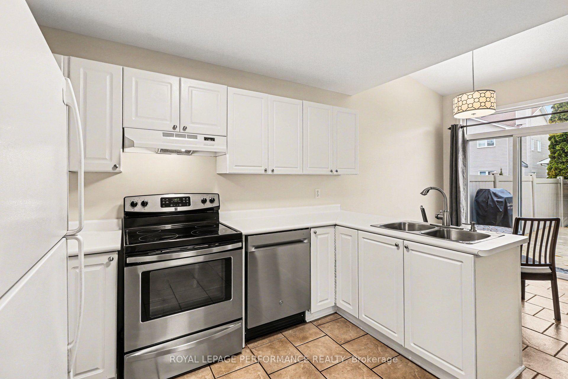Photo 8 of 897 Paradise Crescent, Ottawa, Fallingbrook/Gardenway South — HOMEH
