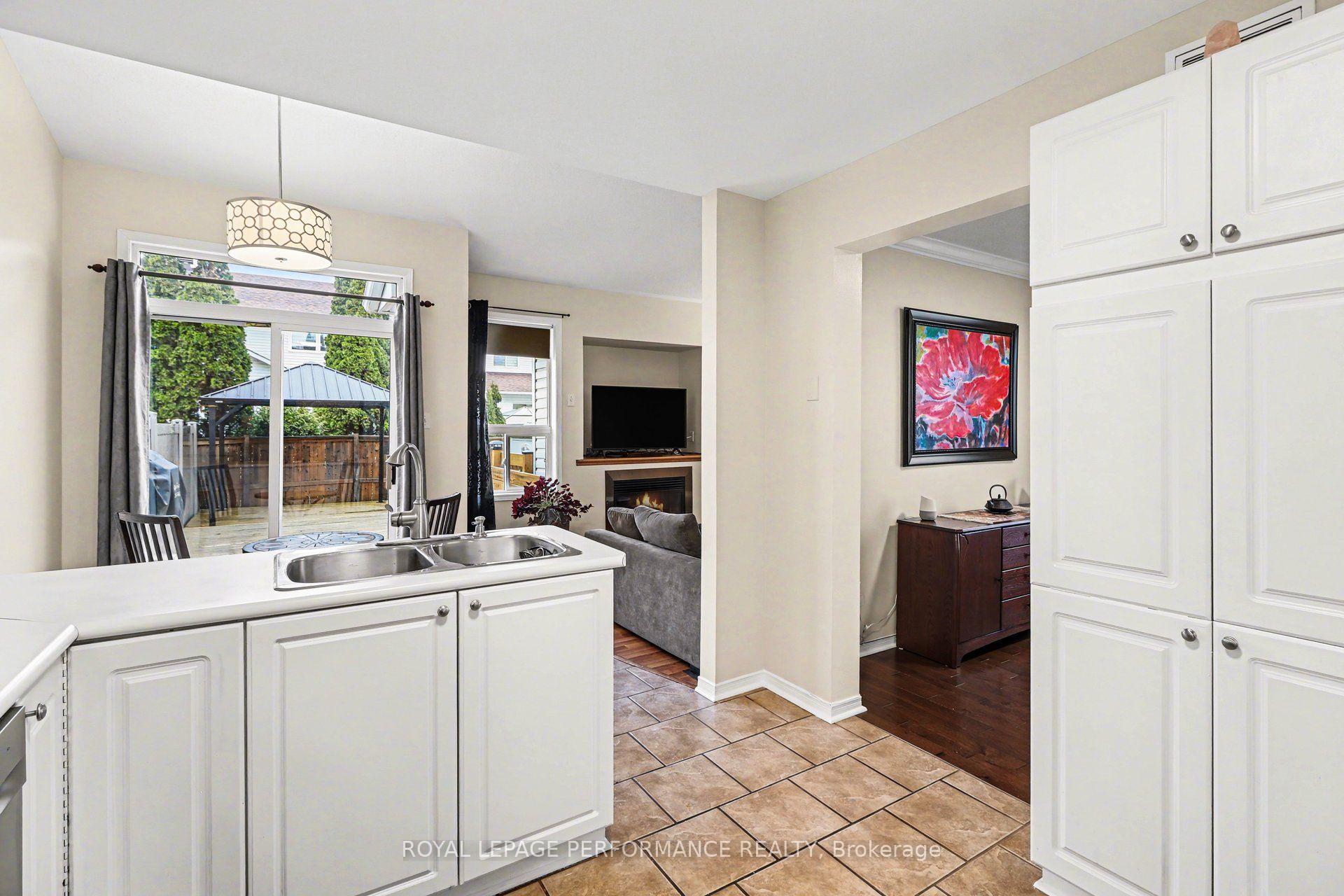 Photo 9 of 897 Paradise Crescent, Ottawa, Fallingbrook/Gardenway South — HOMEH