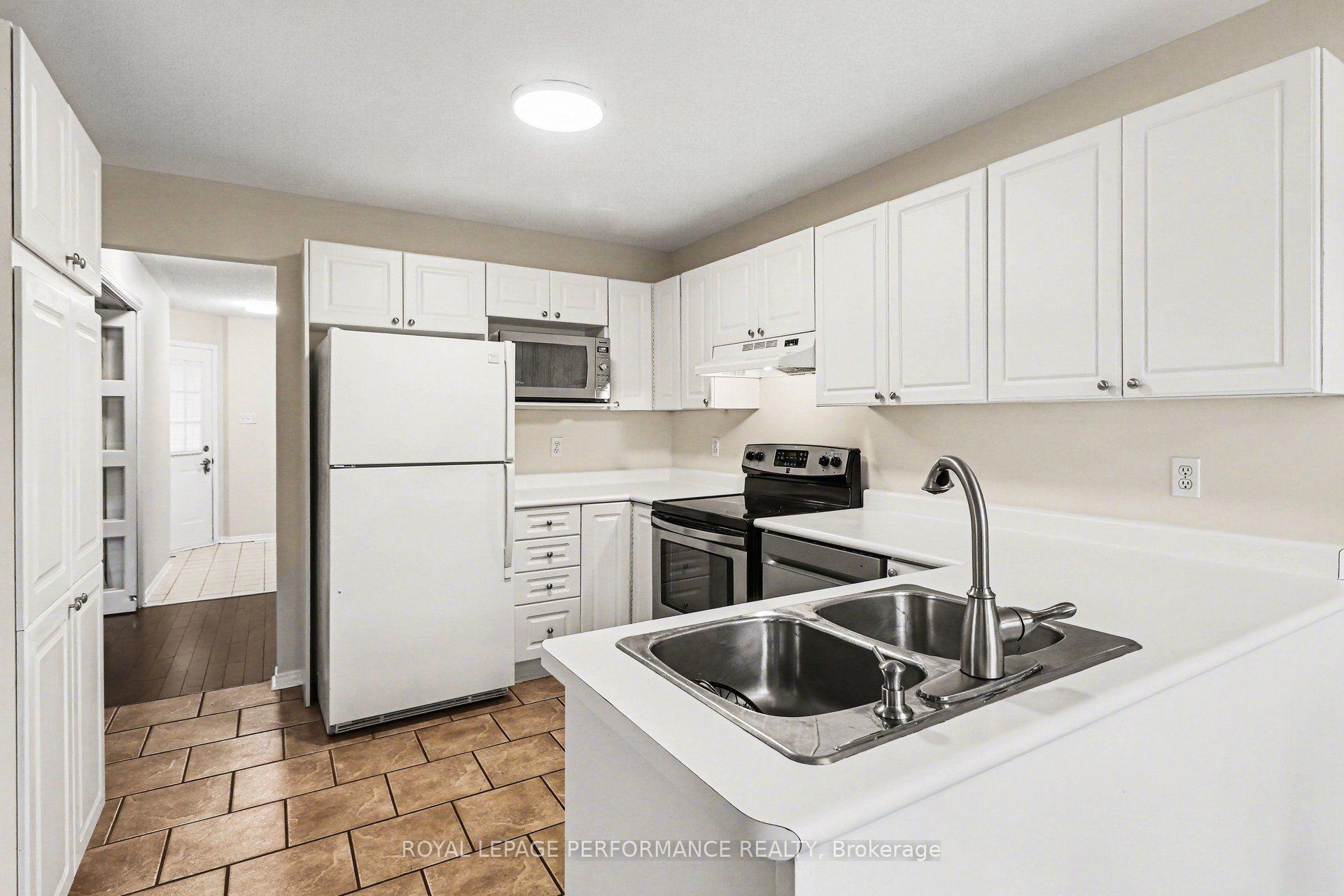Photo 10 of 897 Paradise Crescent, Ottawa, Fallingbrook/Gardenway South — HOMEH
