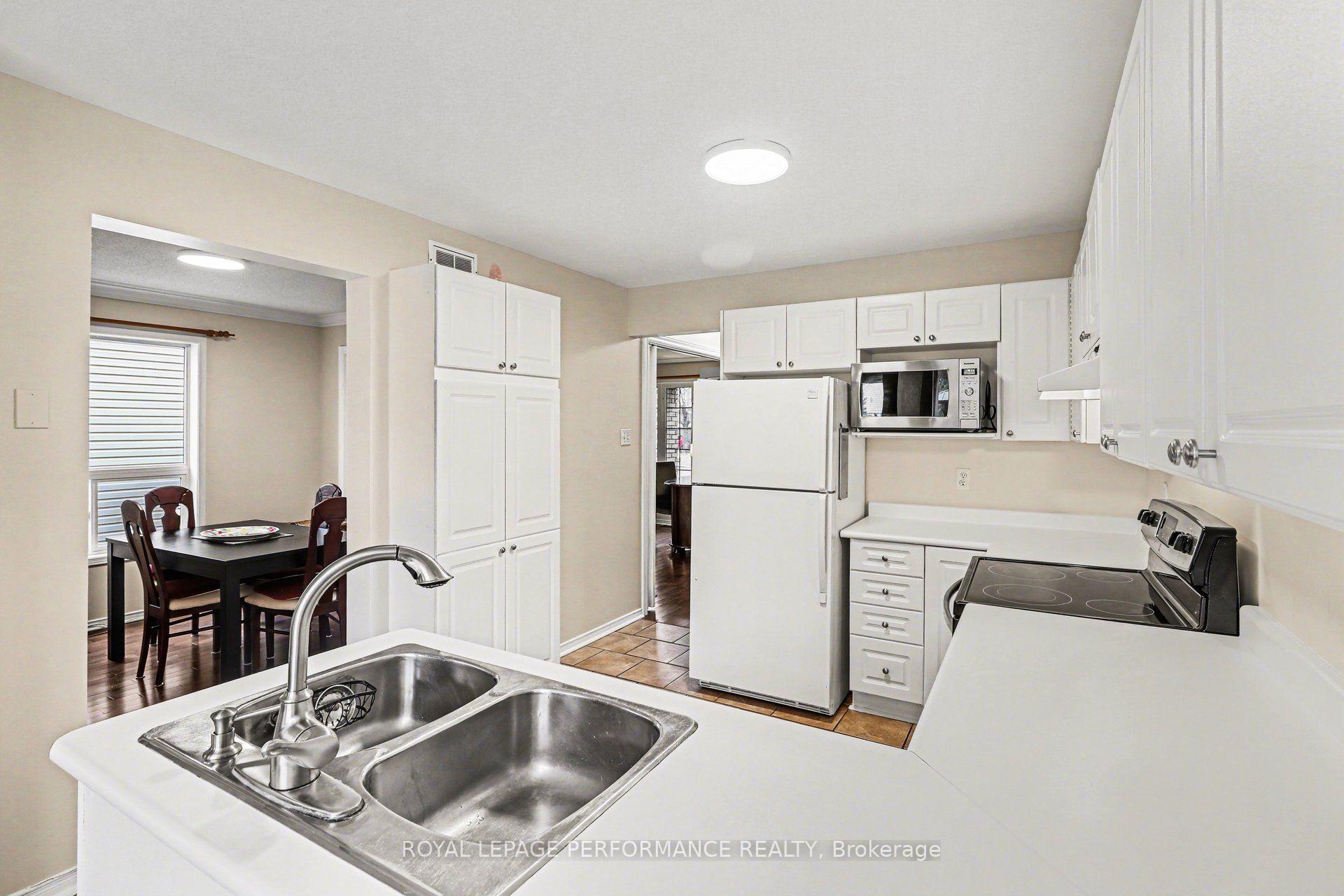 Photo 11 of 897 Paradise Crescent, Ottawa, Fallingbrook/Gardenway South — HOMEH