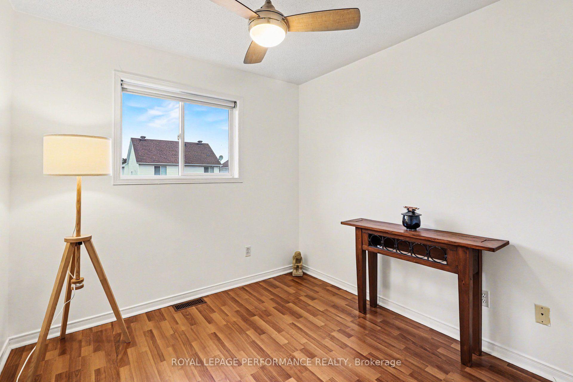 Photo 16 of 897 Paradise Crescent, Ottawa, Fallingbrook/Gardenway South — HOMEH