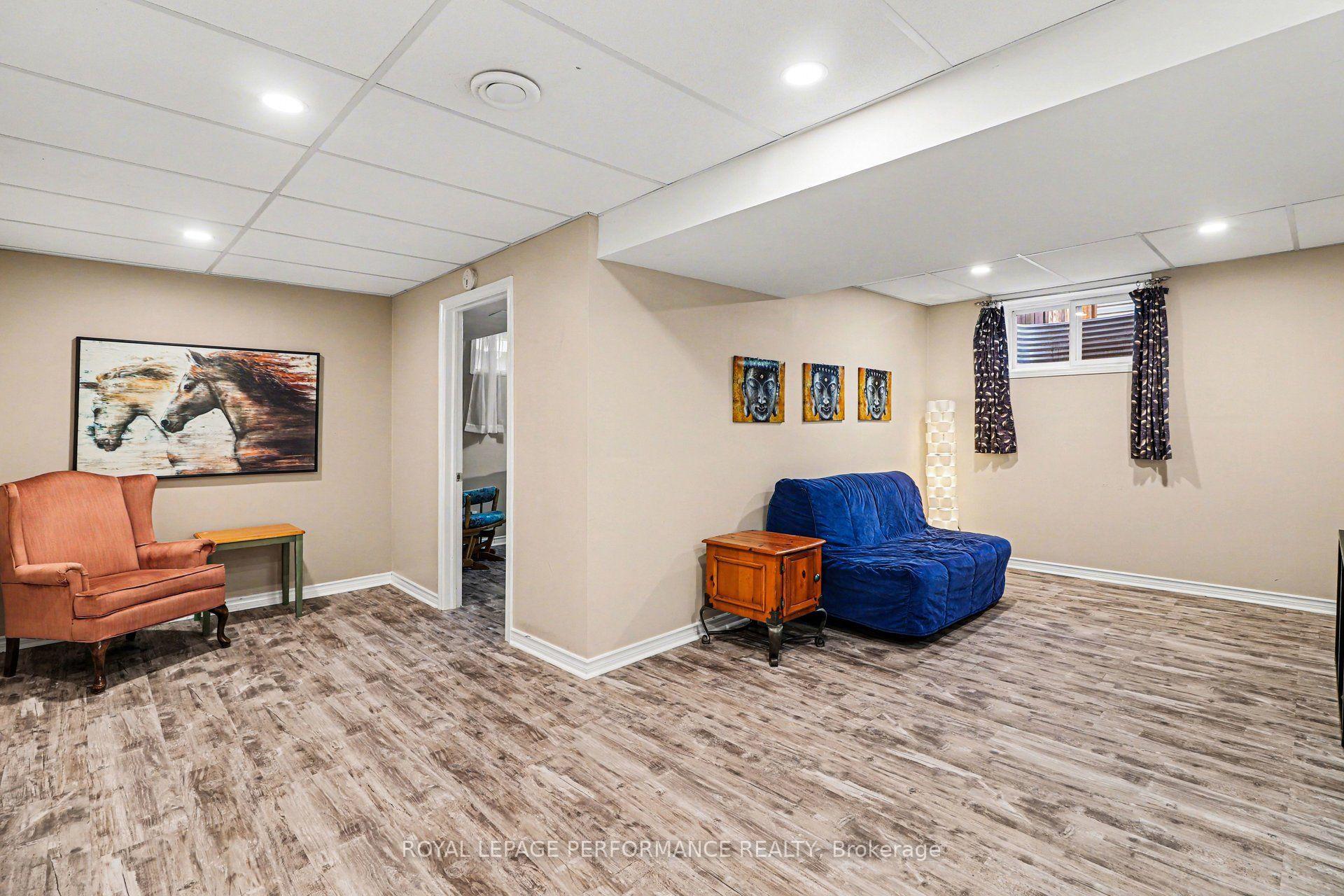 Photo 18 of 897 Paradise Crescent, Ottawa, Fallingbrook/Gardenway South — HOMEH
