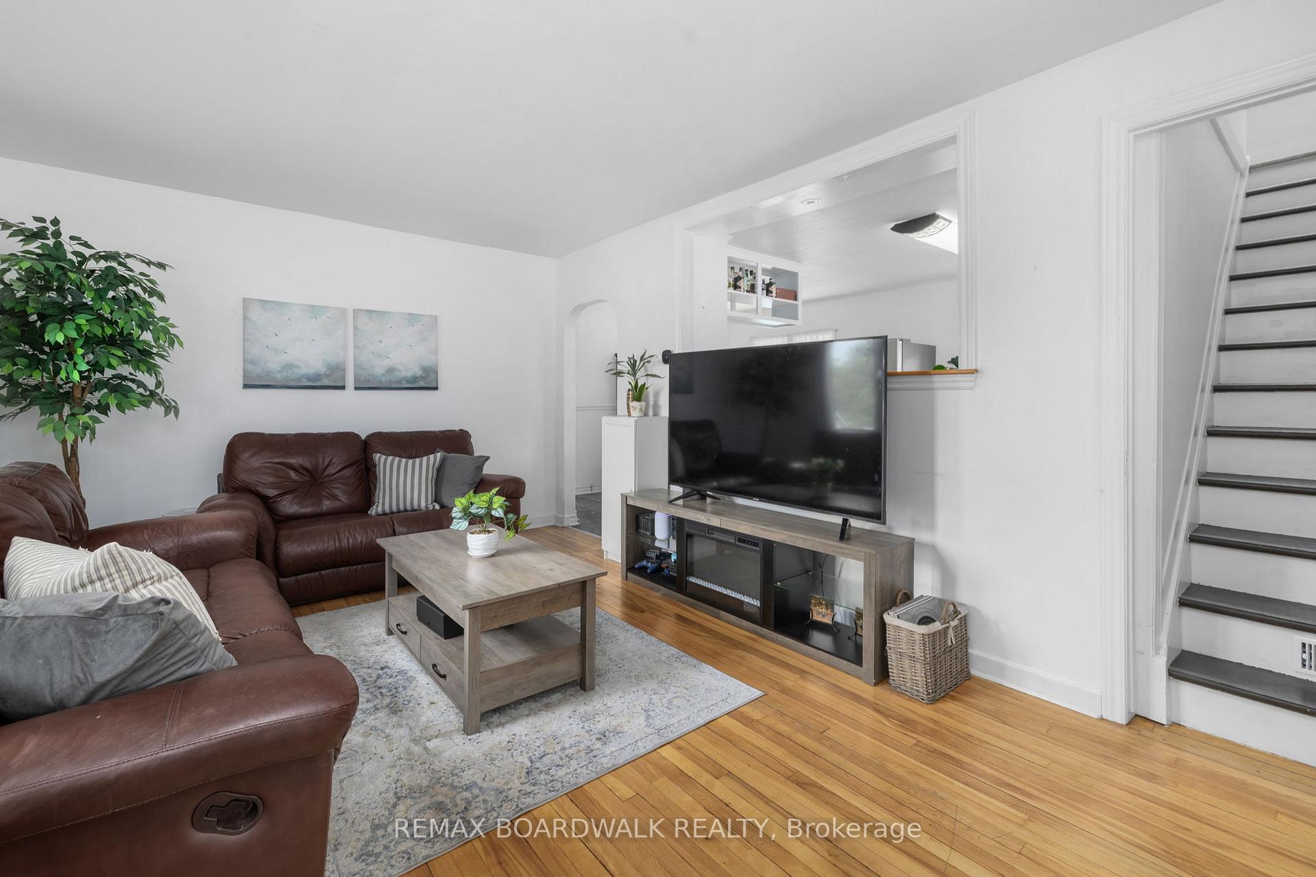 Photo 9 of 111 Beckwith Street E, Perth, Perth — HOMEH