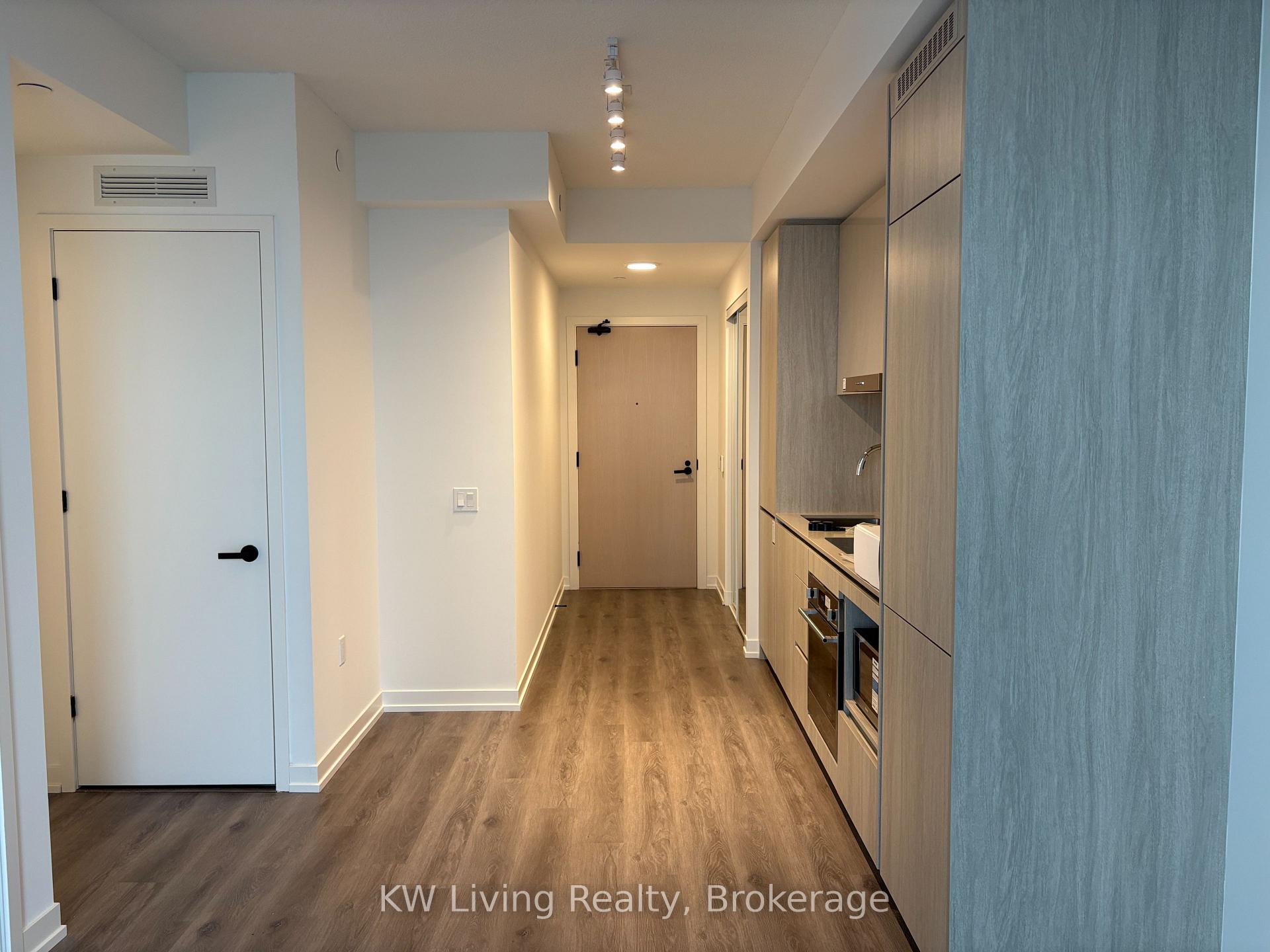 Photo 2 of Unit 3916, 28 Interchange Way, Vaughan, Vaughan Corporate Centre — HOMEH