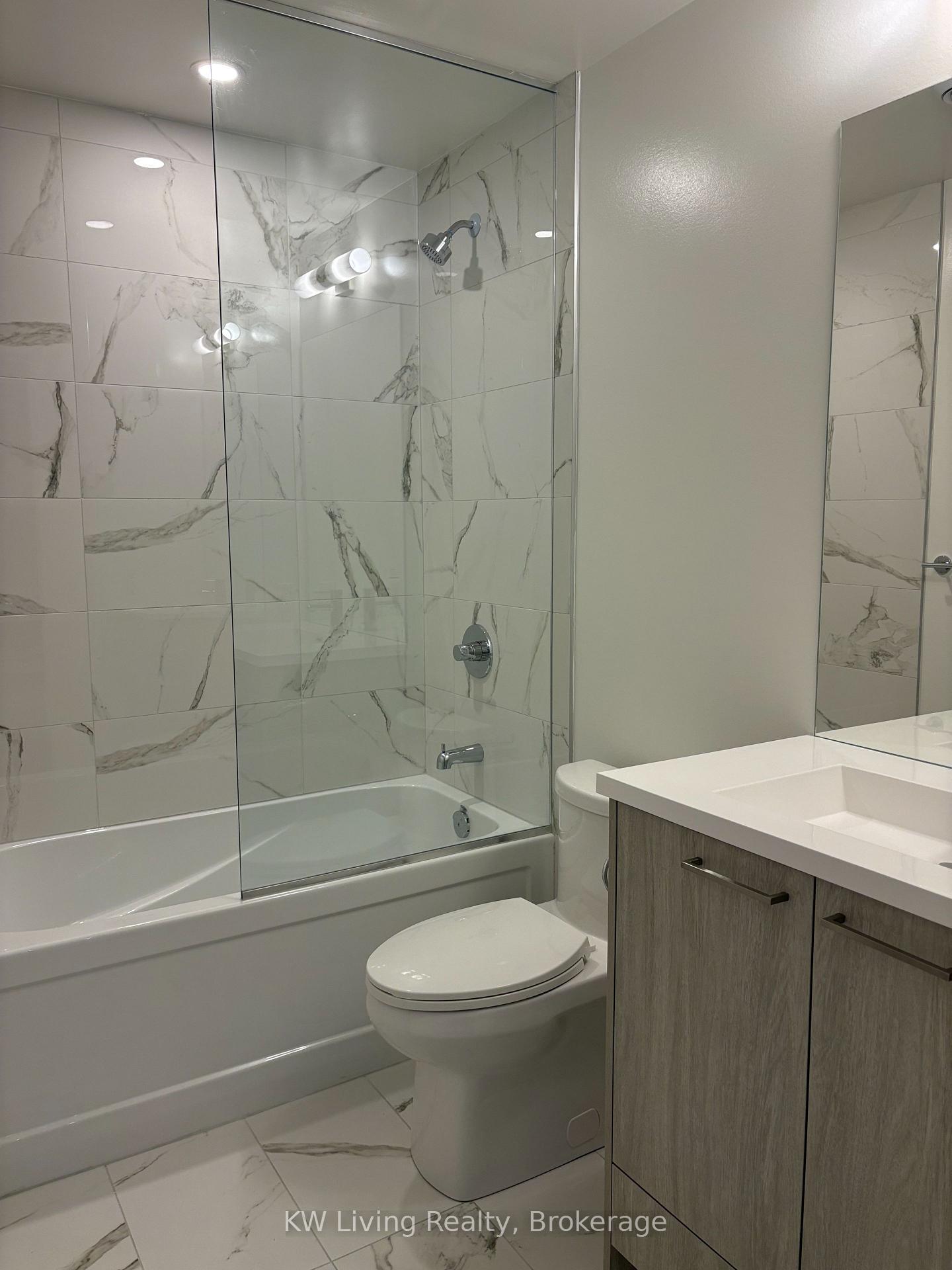 Photo 4 of Unit 3916, 28 Interchange Way, Vaughan, Vaughan Corporate Centre — HOMEH