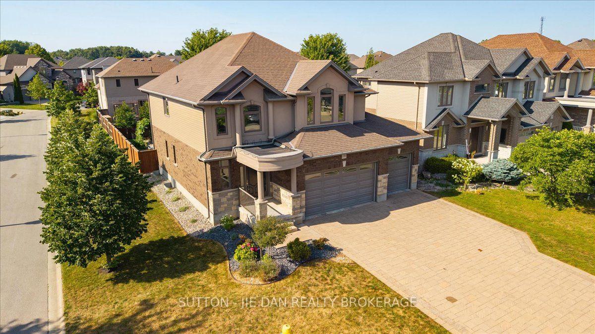 Photo 3 of 1304 Eagletrace Drive, London, North S — HOMEH