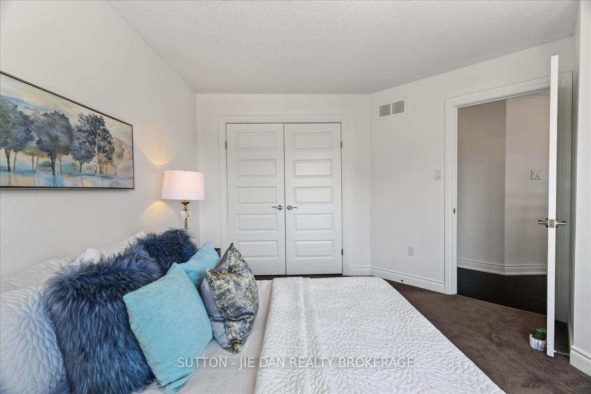 Photo 26 of 1304 Eagletrace Drive, London, North S — HOMEH