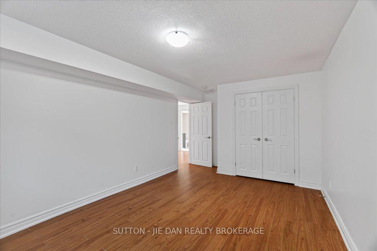 Photo 33 of 1304 Eagletrace Drive, London, North S — HOMEH