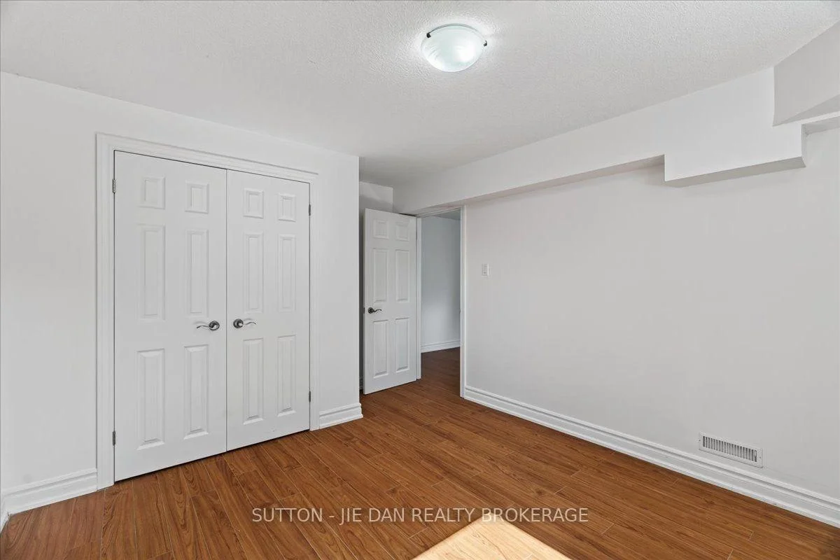 Photo 34 of 1304 Eagletrace Drive, London, North S — HOMEH