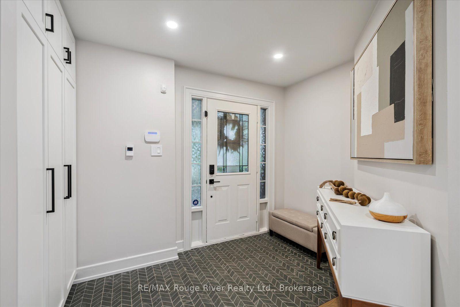 Photo 6 of 49 Hanson Crescent, Whitby, Brooklin — HOMEH