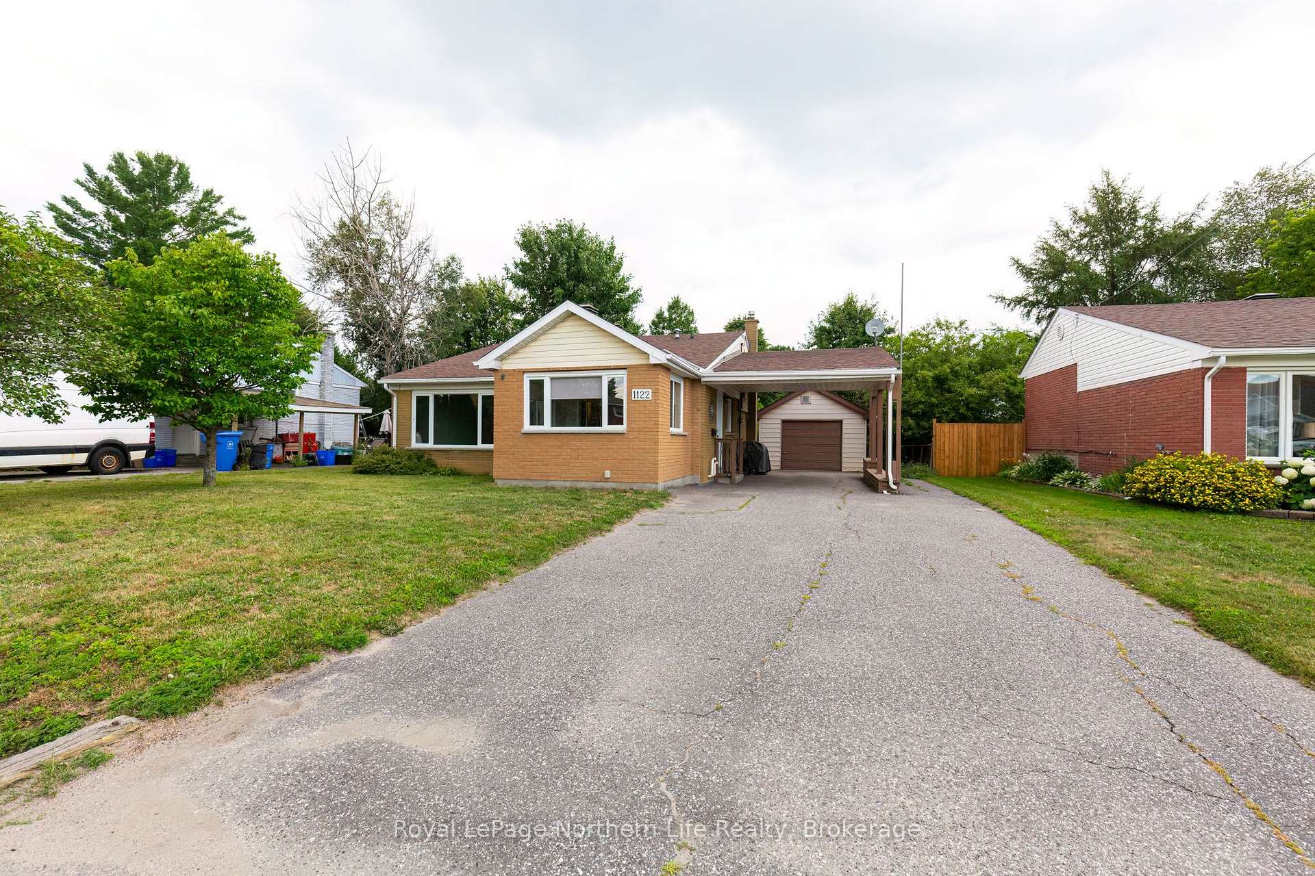 Photo 2 of 1122 Athlone Street, North Bay, West End — HOMEH