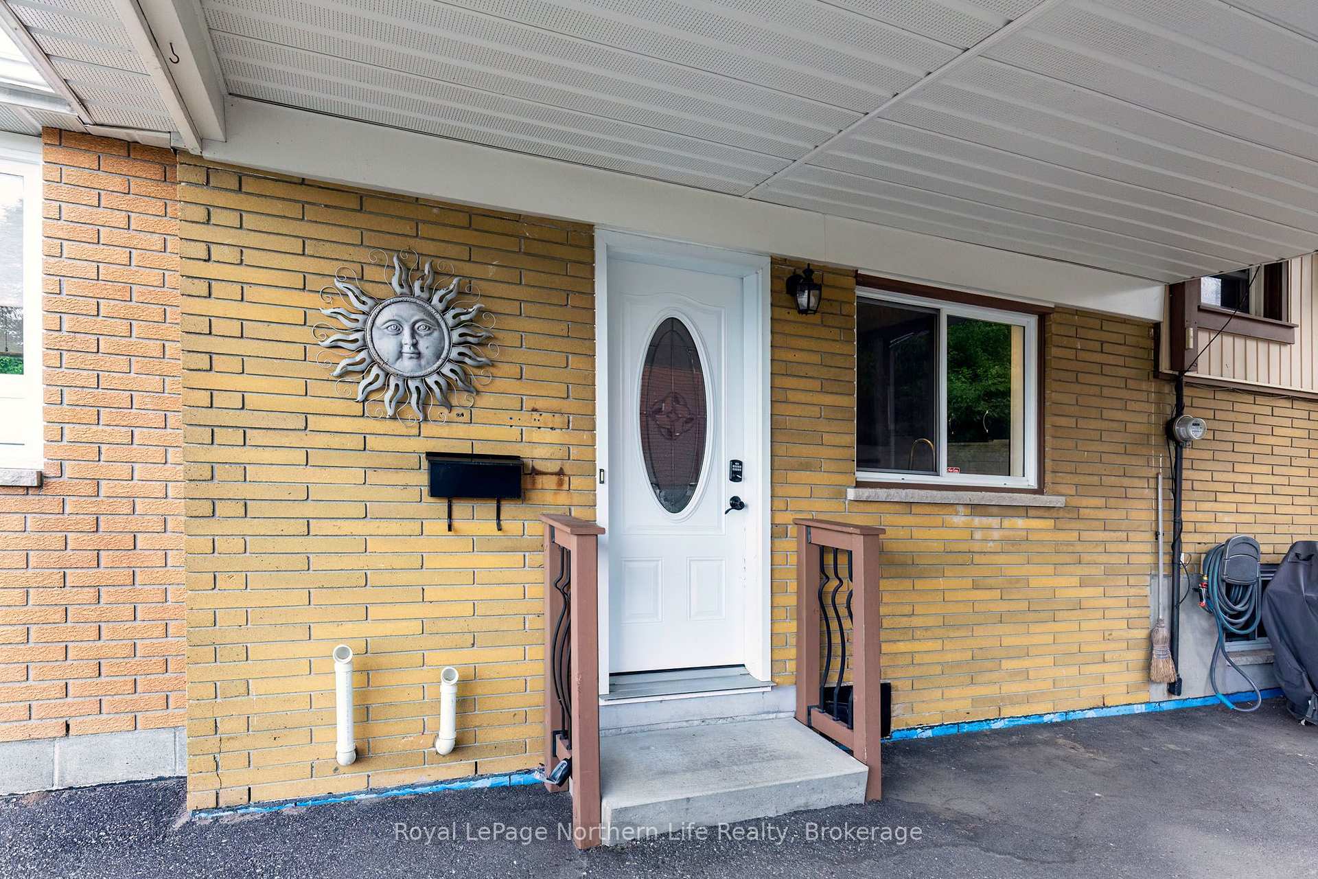 Photo 3 of 1122 Athlone Street, North Bay, West End — HOMEH