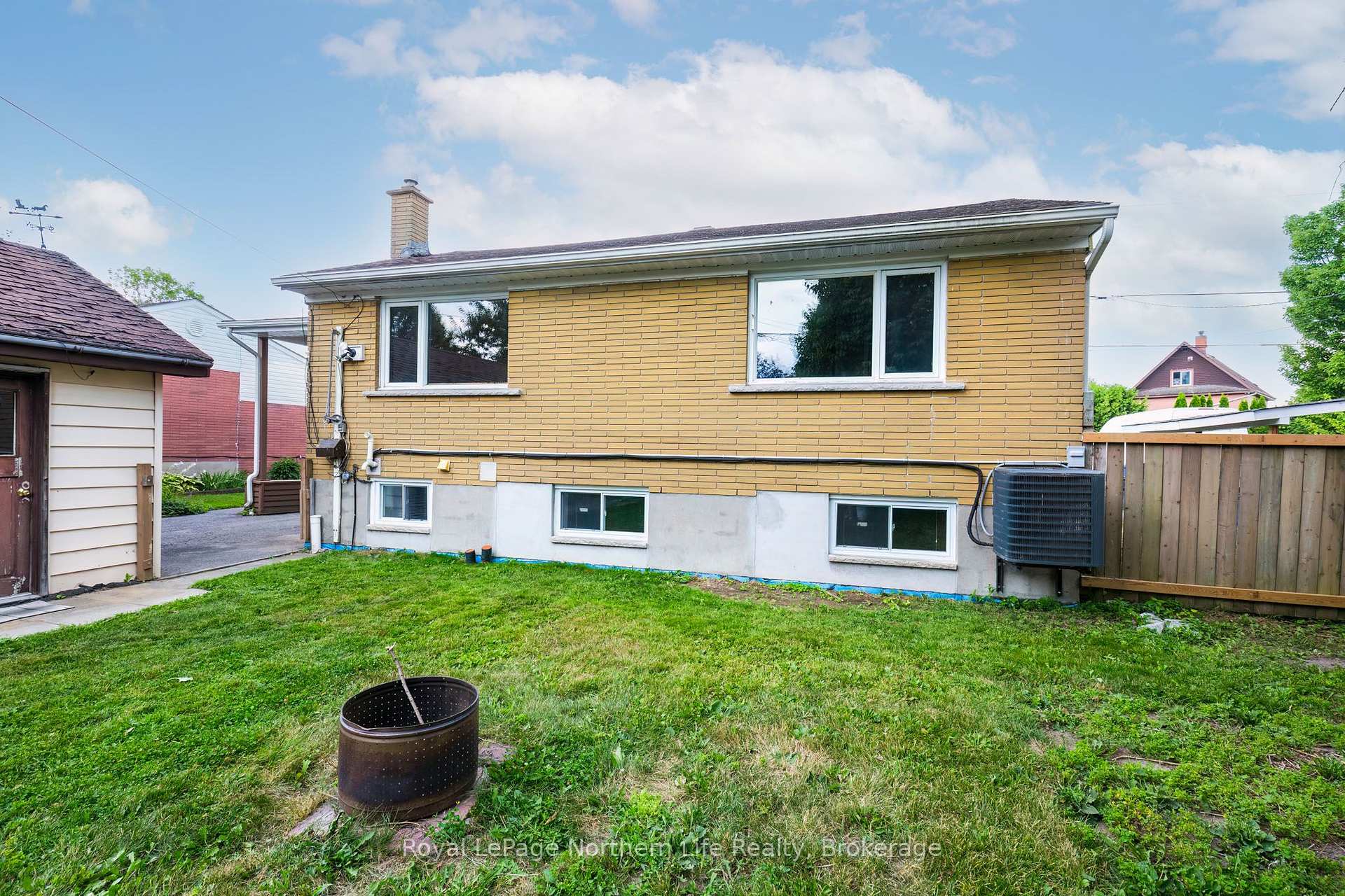 Photo 4 of 1122 Athlone Street, North Bay, West End — HOMEH