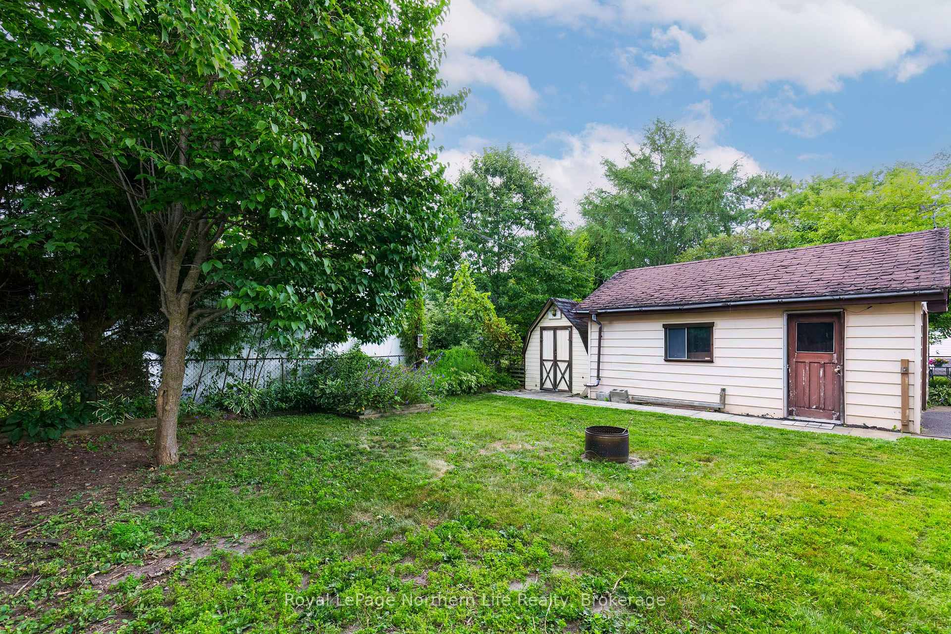 Photo 5 of 1122 Athlone Street, North Bay, West End — HOMEH