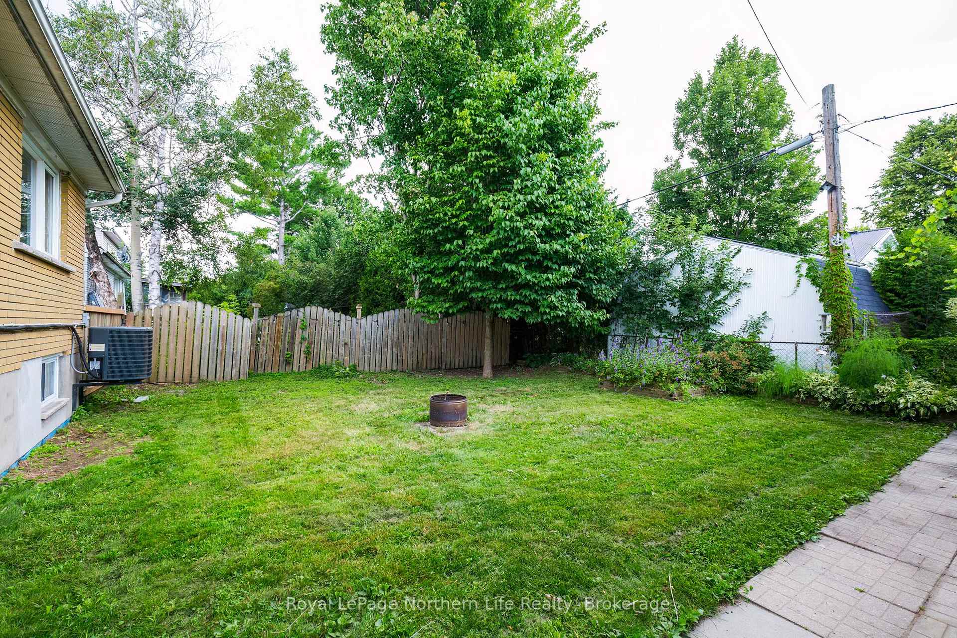 Photo 8 of 1122 Athlone Street, North Bay, West End — HOMEH