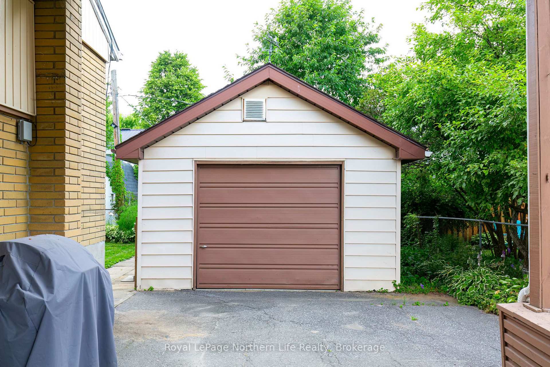 Photo 9 of 1122 Athlone Street, North Bay, West End — HOMEH