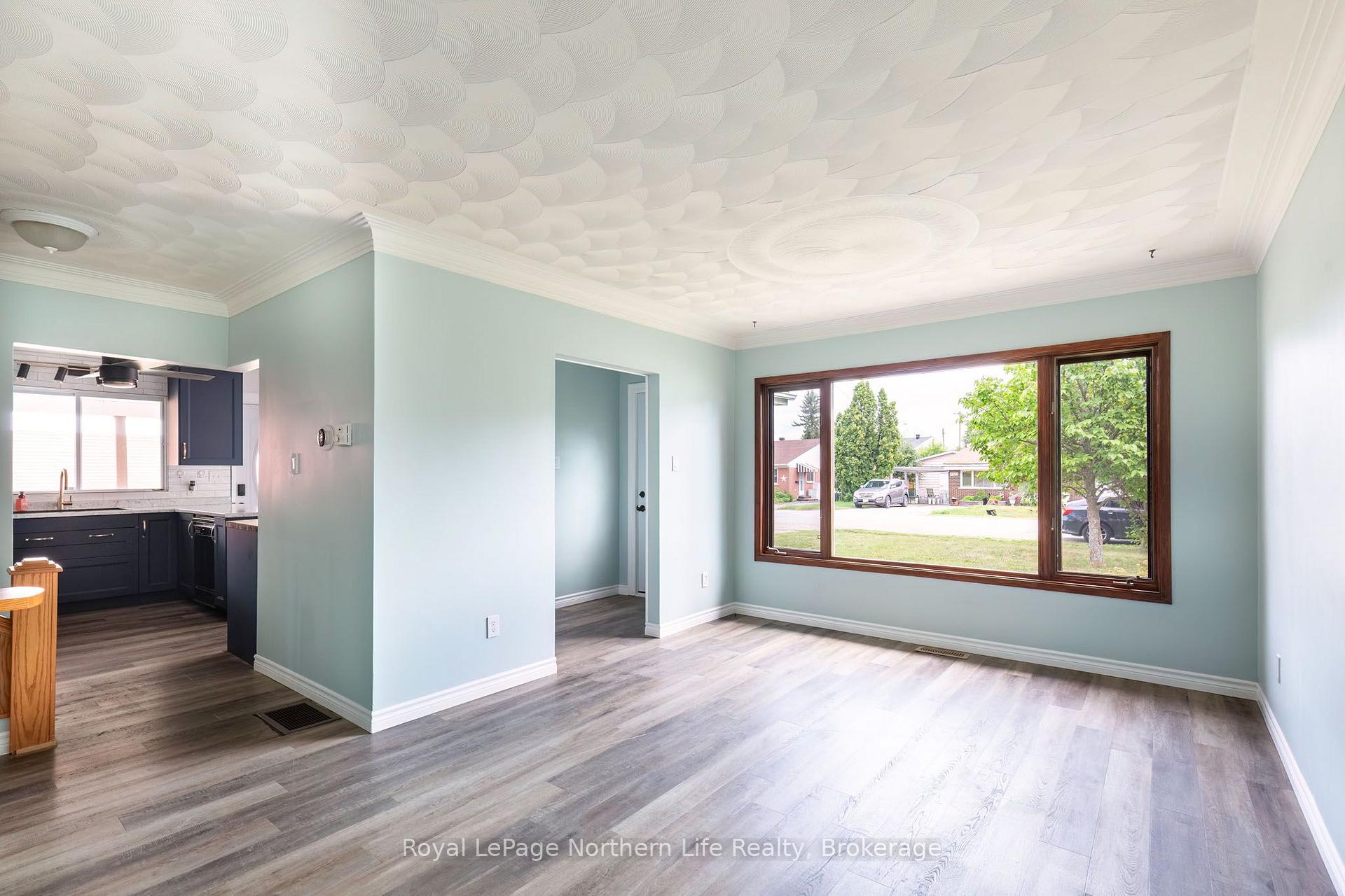 Photo 11 of 1122 Athlone Street, North Bay, West End — HOMEH