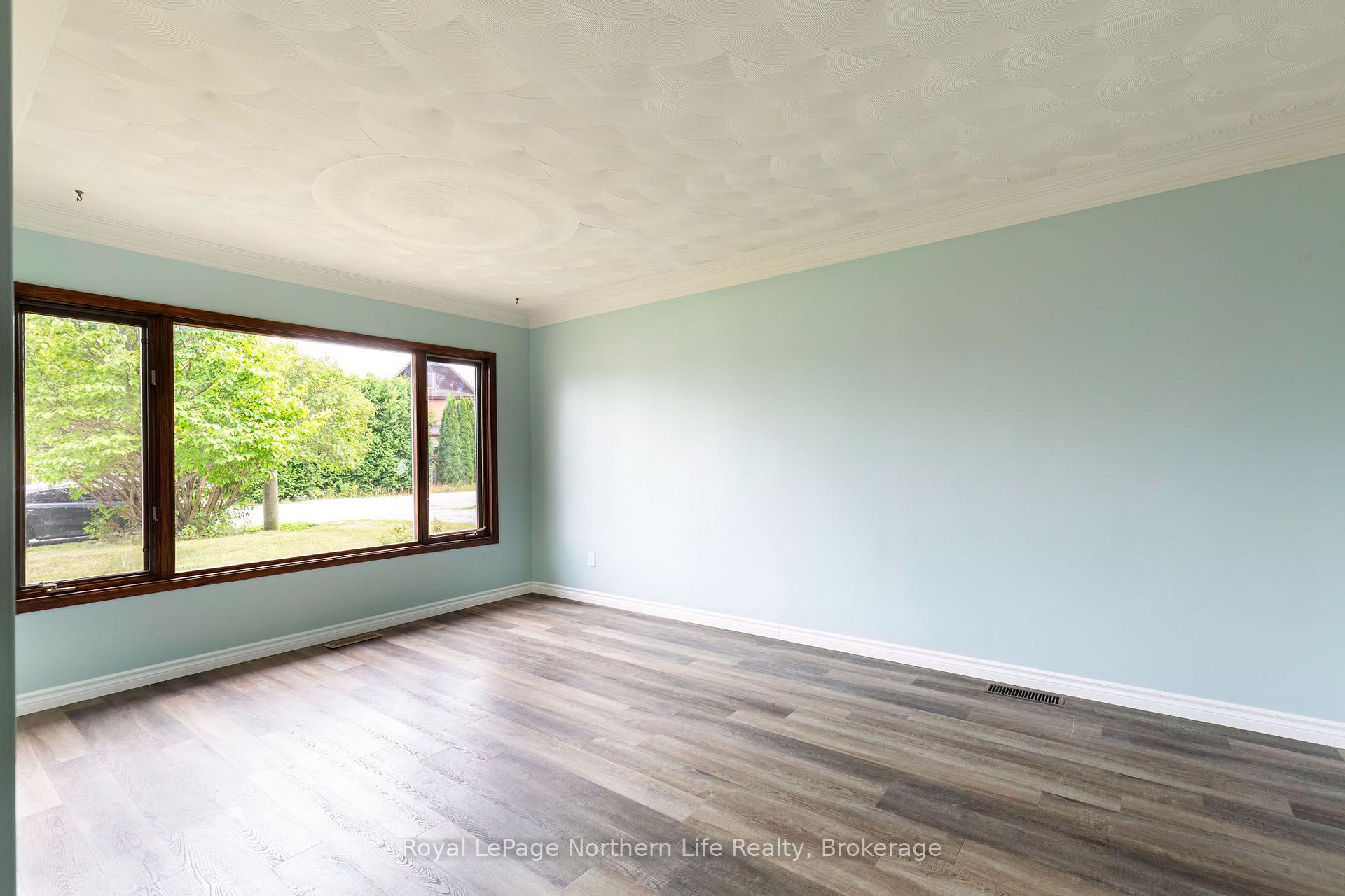 Photo 12 of 1122 Athlone Street, North Bay, West End — HOMEH