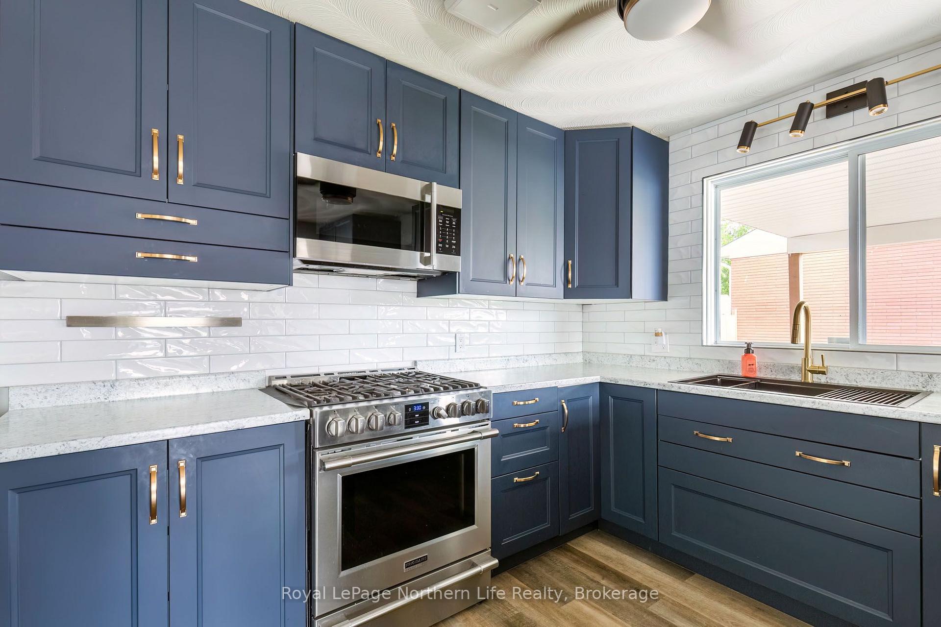 Photo 18 of 1122 Athlone Street, North Bay, West End — HOMEH