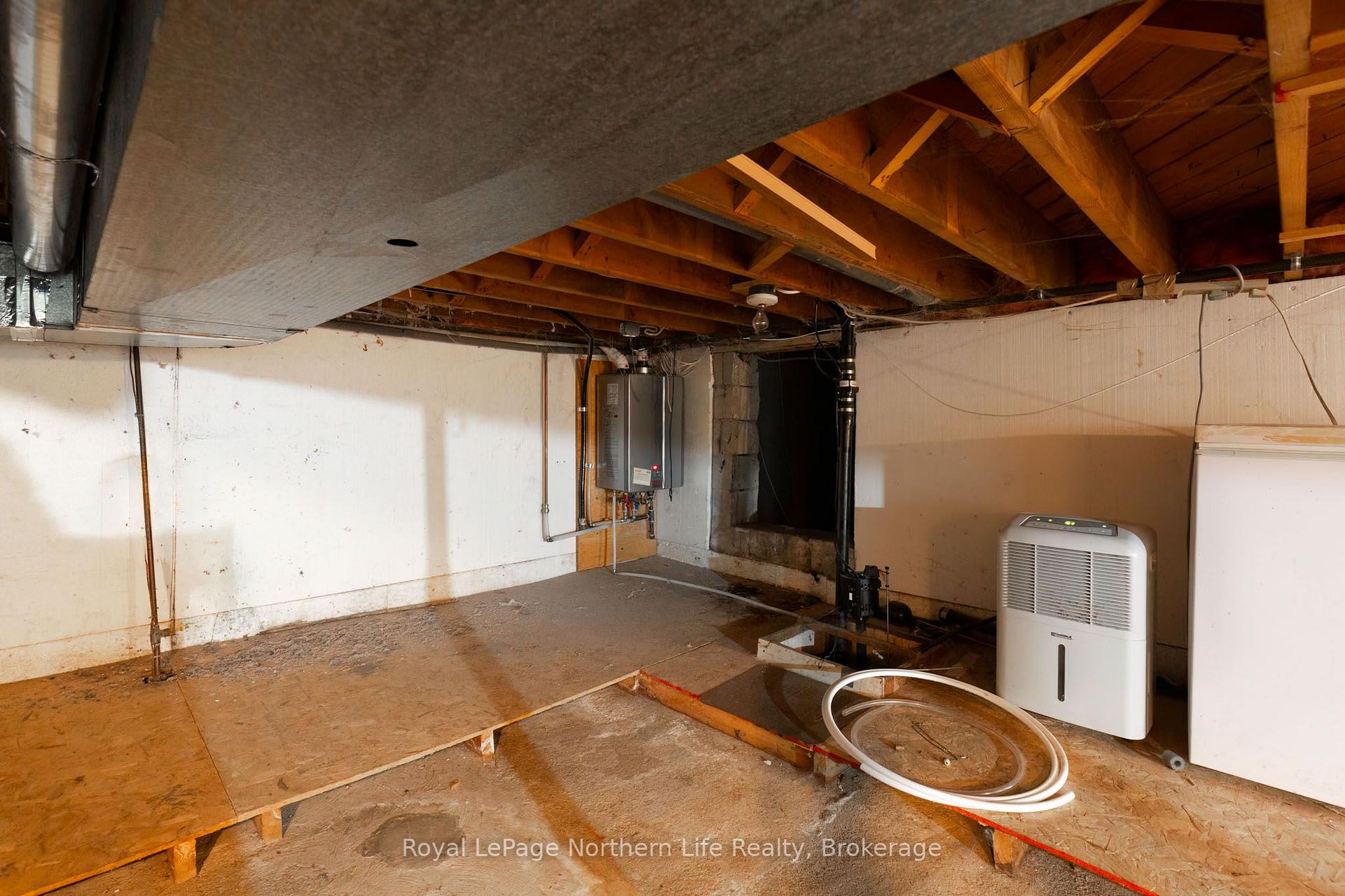 Photo 32 of 1122 Athlone Street, North Bay, West End — HOMEH
