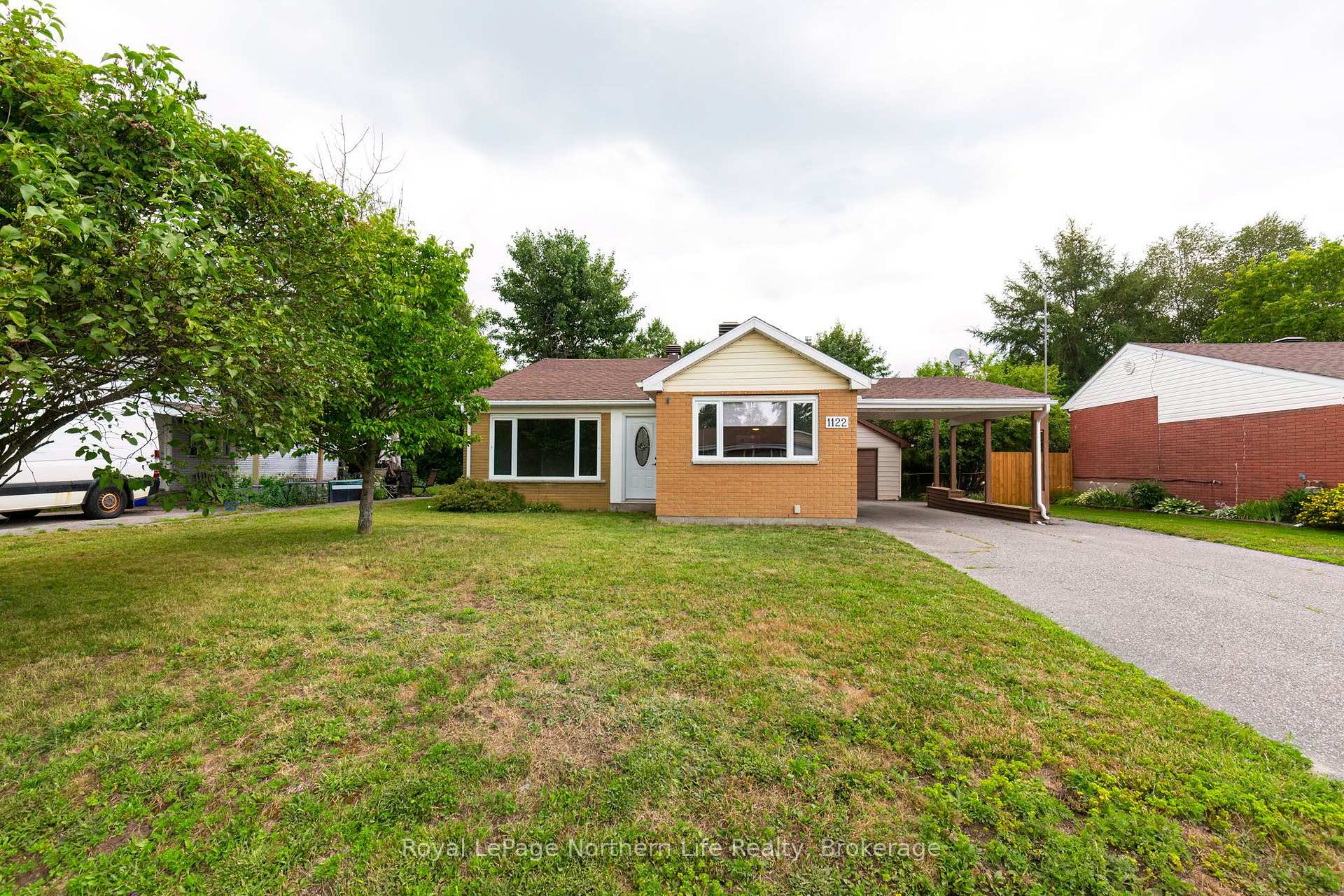 Photo 33 of 1122 Athlone Street, North Bay, West End — HOMEH