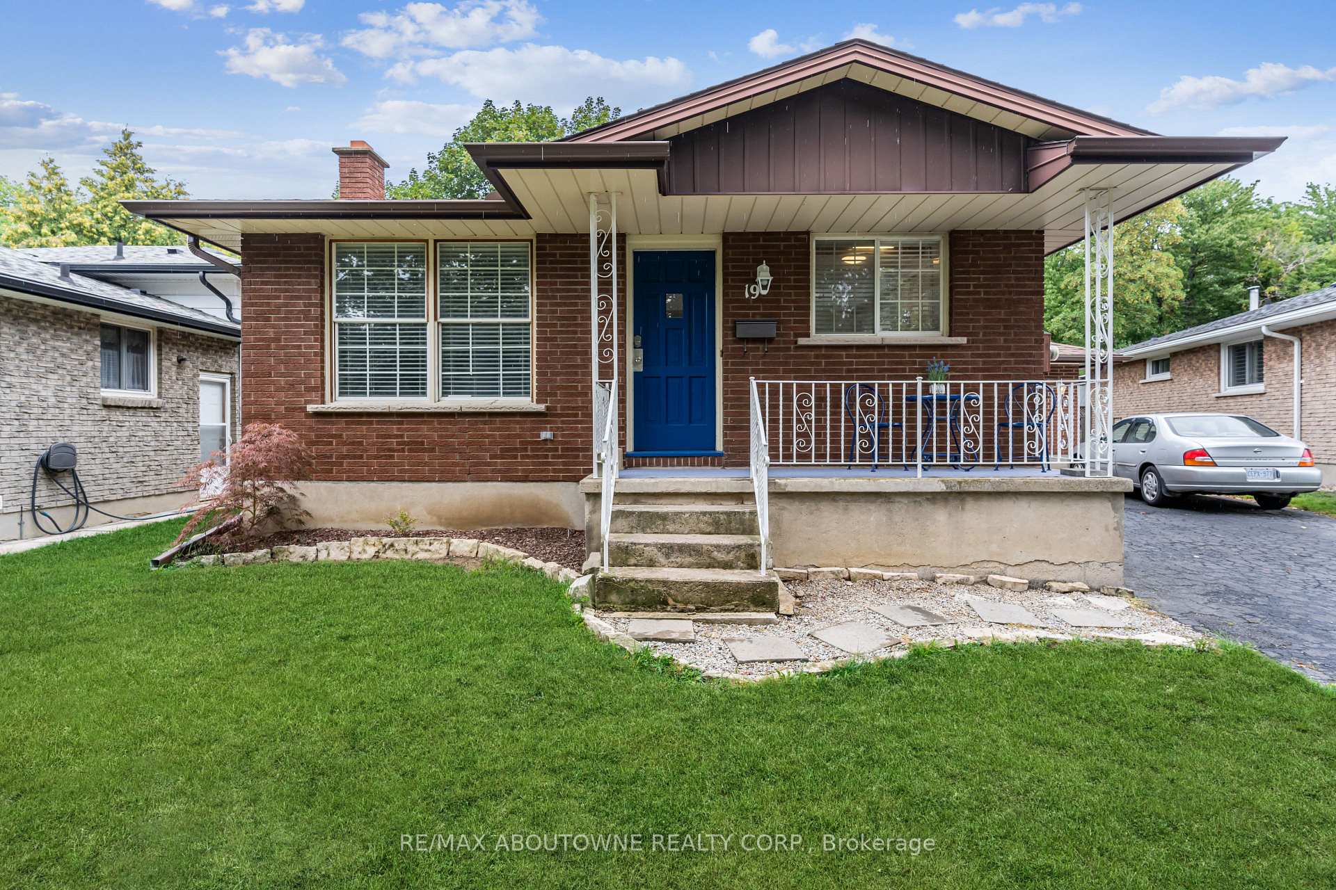 Photo 1 of 19 Friars Court, St. Catharines, Lakeport — HOMEH