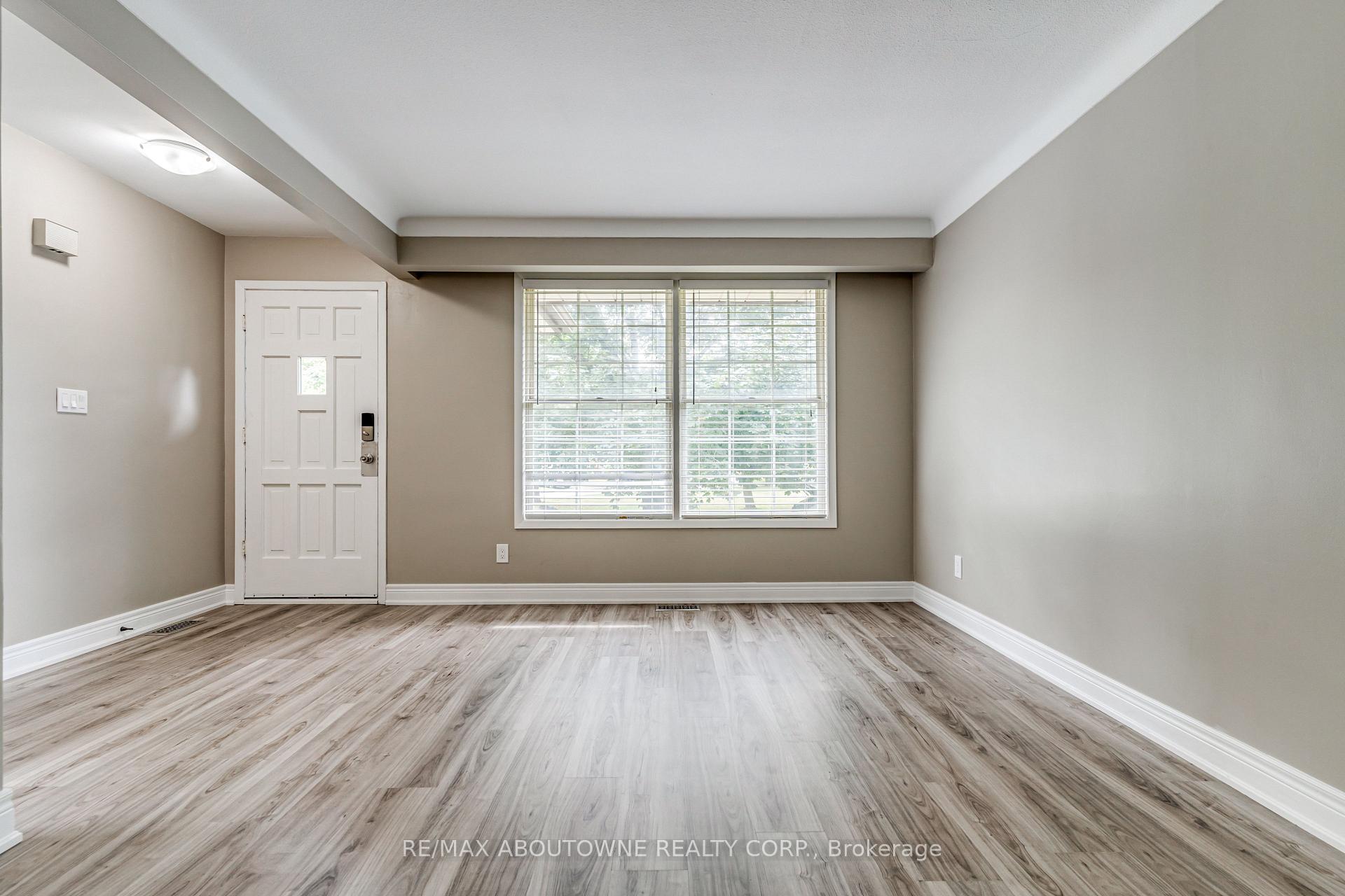 Photo 8 of 19 Friars Court, St. Catharines, Lakeport — HOMEH