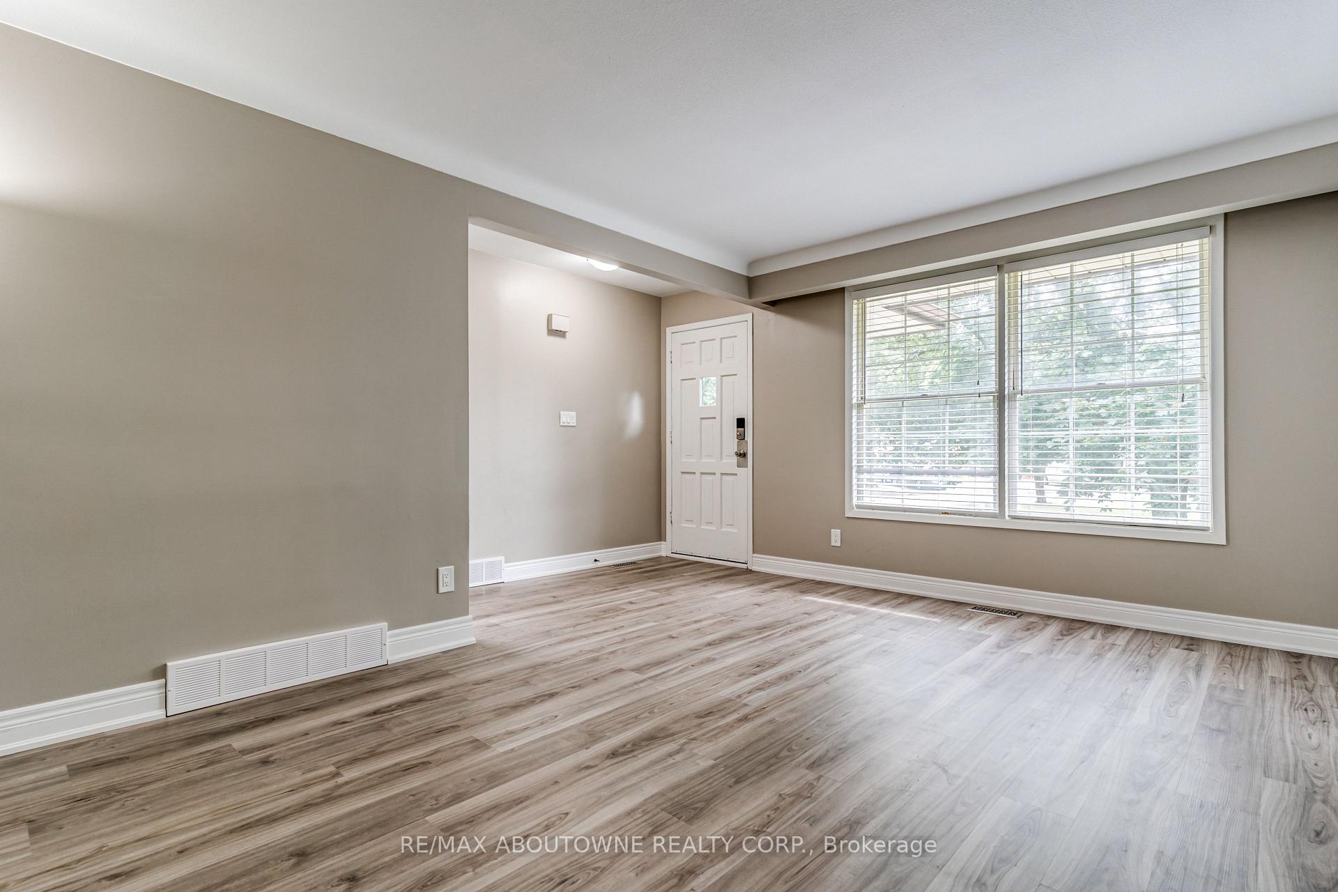 Photo 9 of 19 Friars Court, St. Catharines, Lakeport — HOMEH