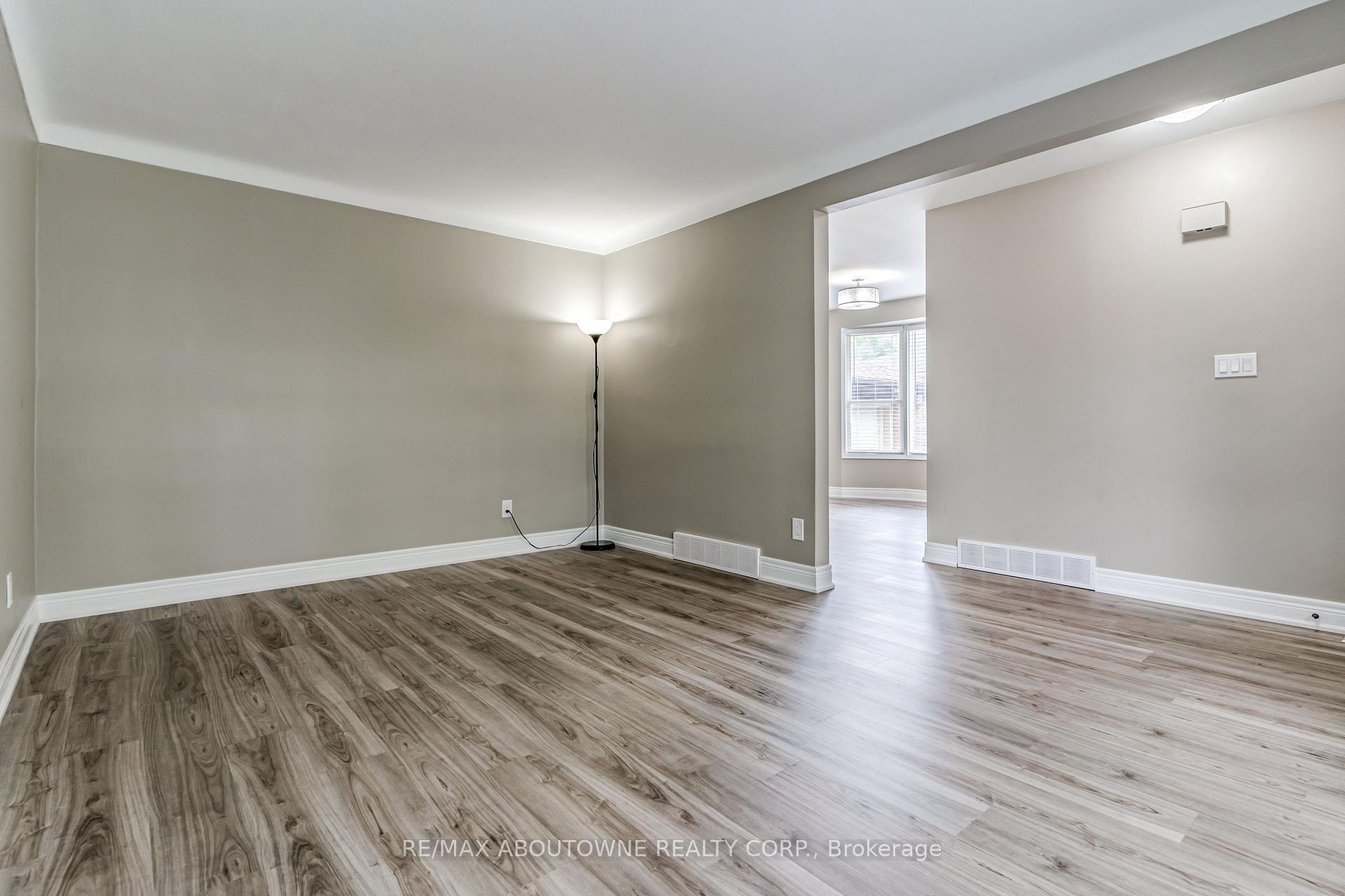 Photo 11 of 19 Friars Court, St. Catharines, Lakeport — HOMEH