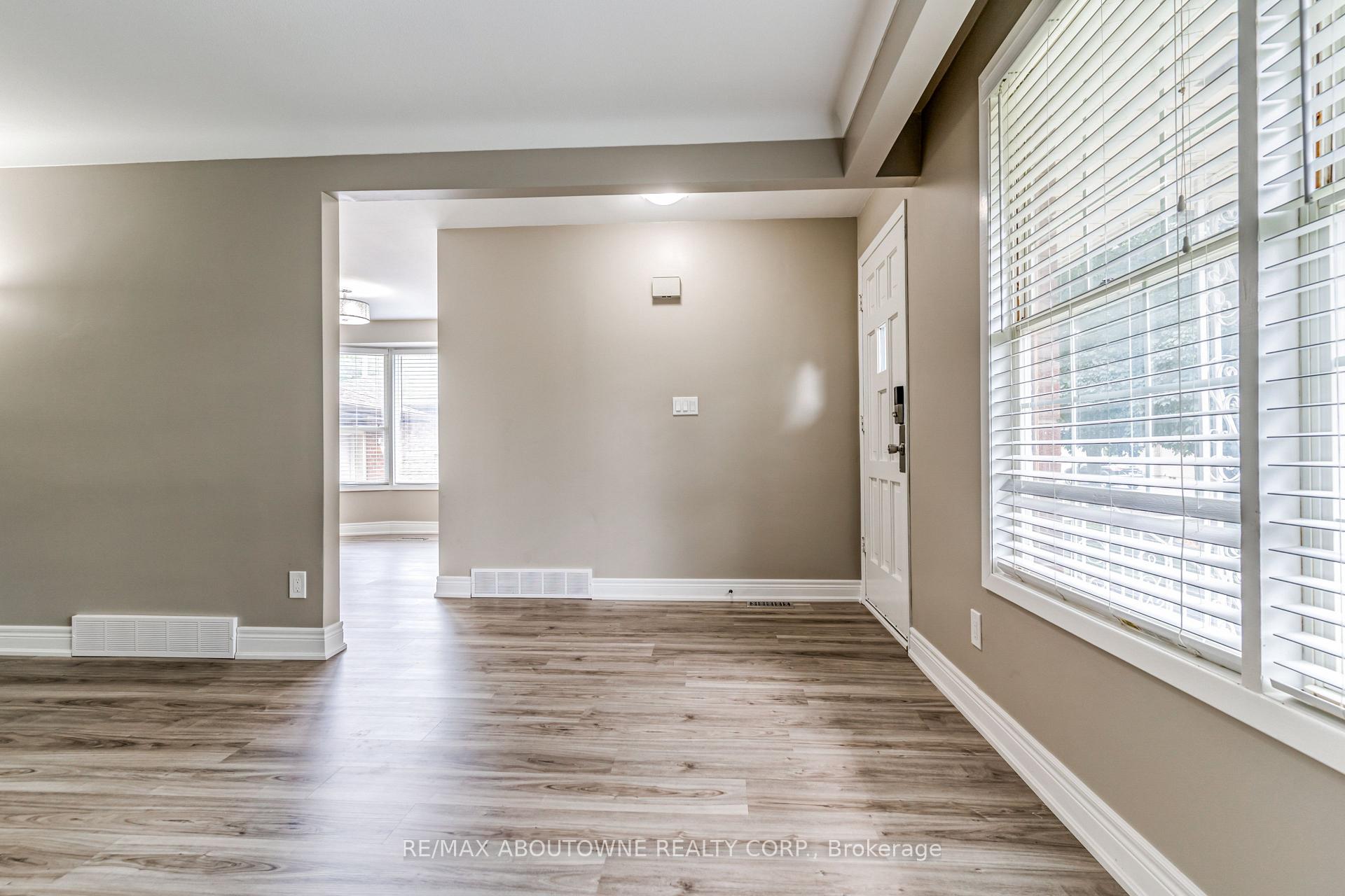 Photo 12 of 19 Friars Court, St. Catharines, Lakeport — HOMEH