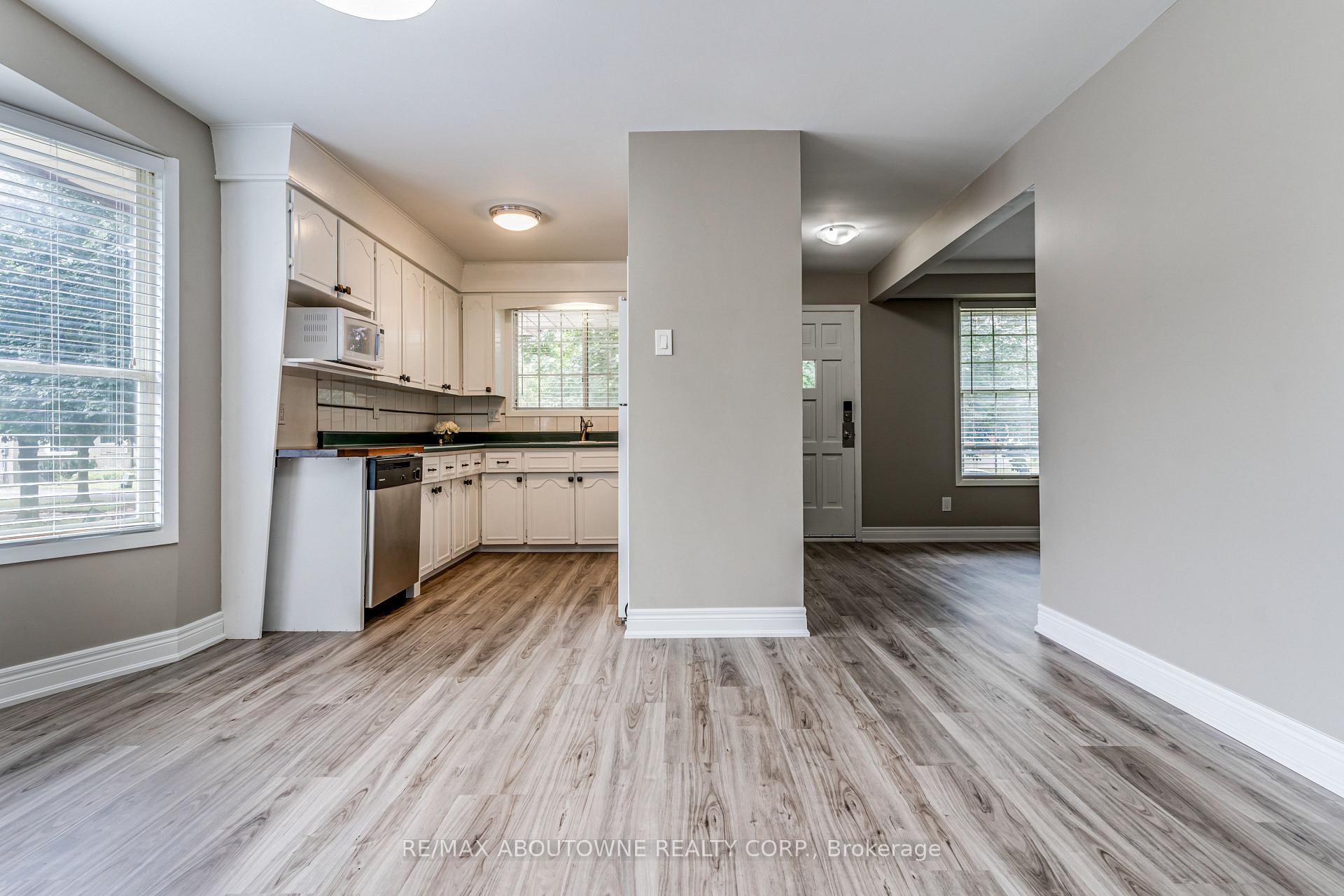 Photo 16 of 19 Friars Court, St. Catharines, Lakeport — HOMEH