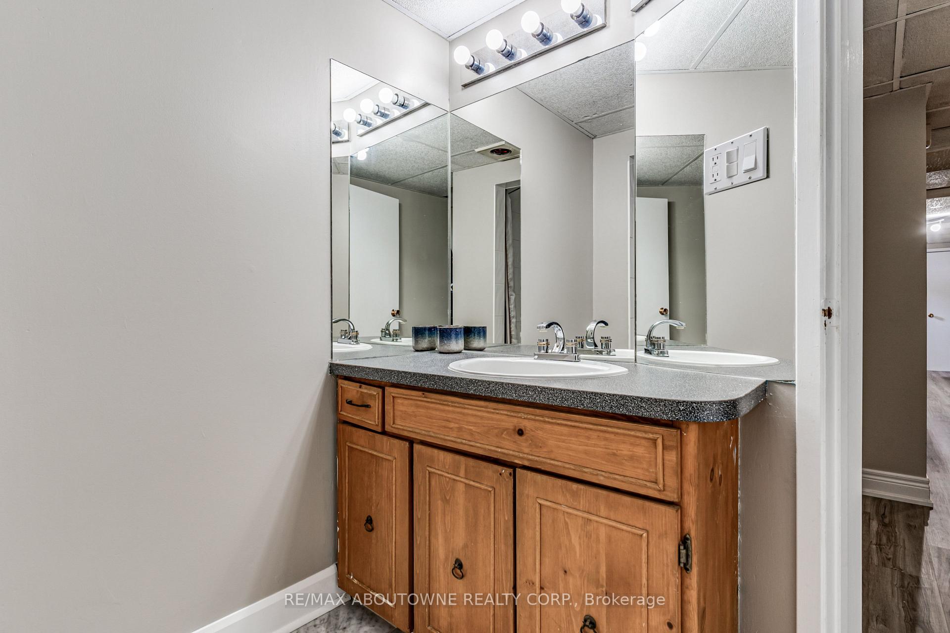 Photo 40 of 19 Friars Court, St. Catharines, Lakeport — HOMEH