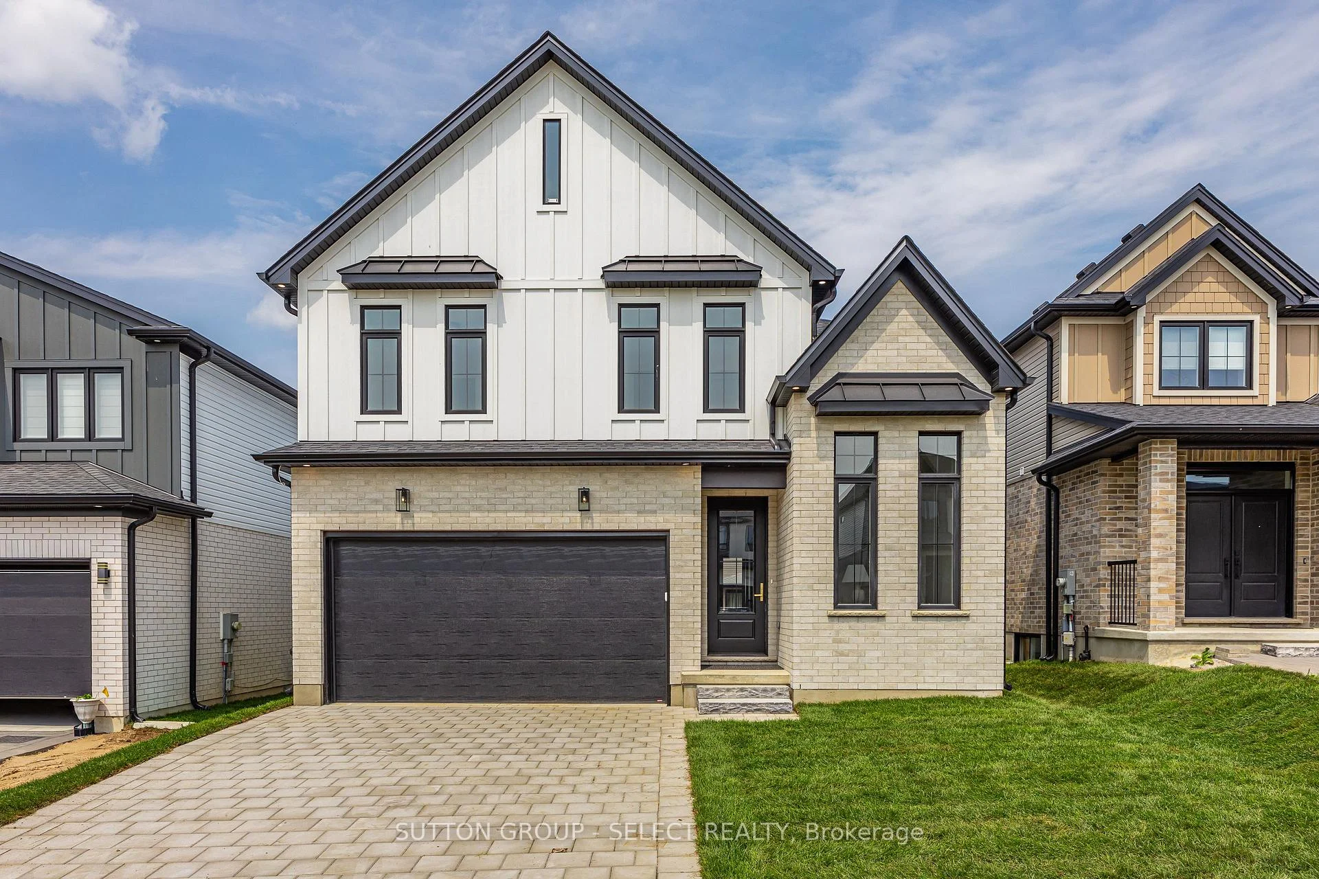 Front of 1906 Fountain Grass Drive