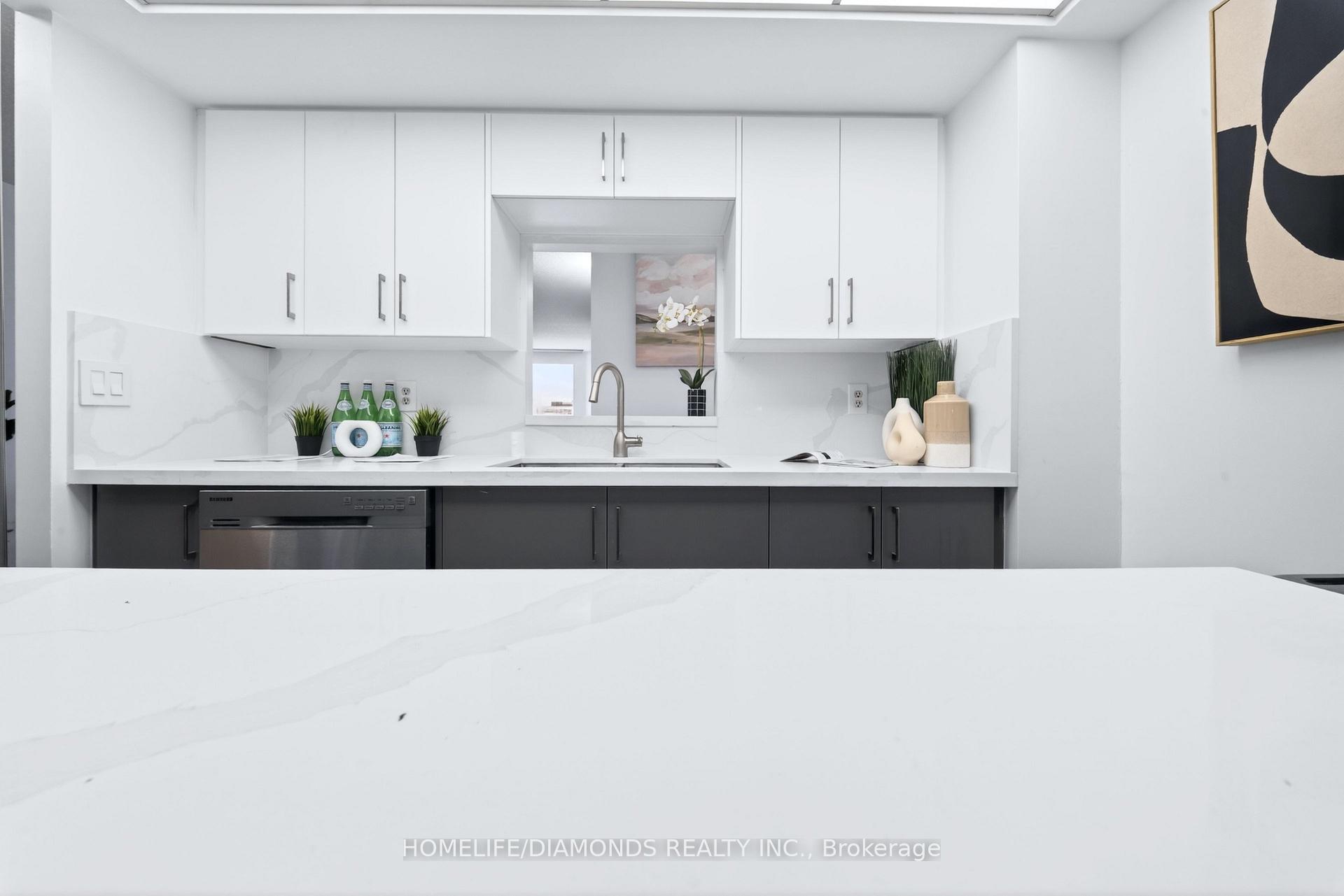 Photo 4 of Unit 2002, 5 Concorde Place, North York, Banbury-Don Mills — HOMEH