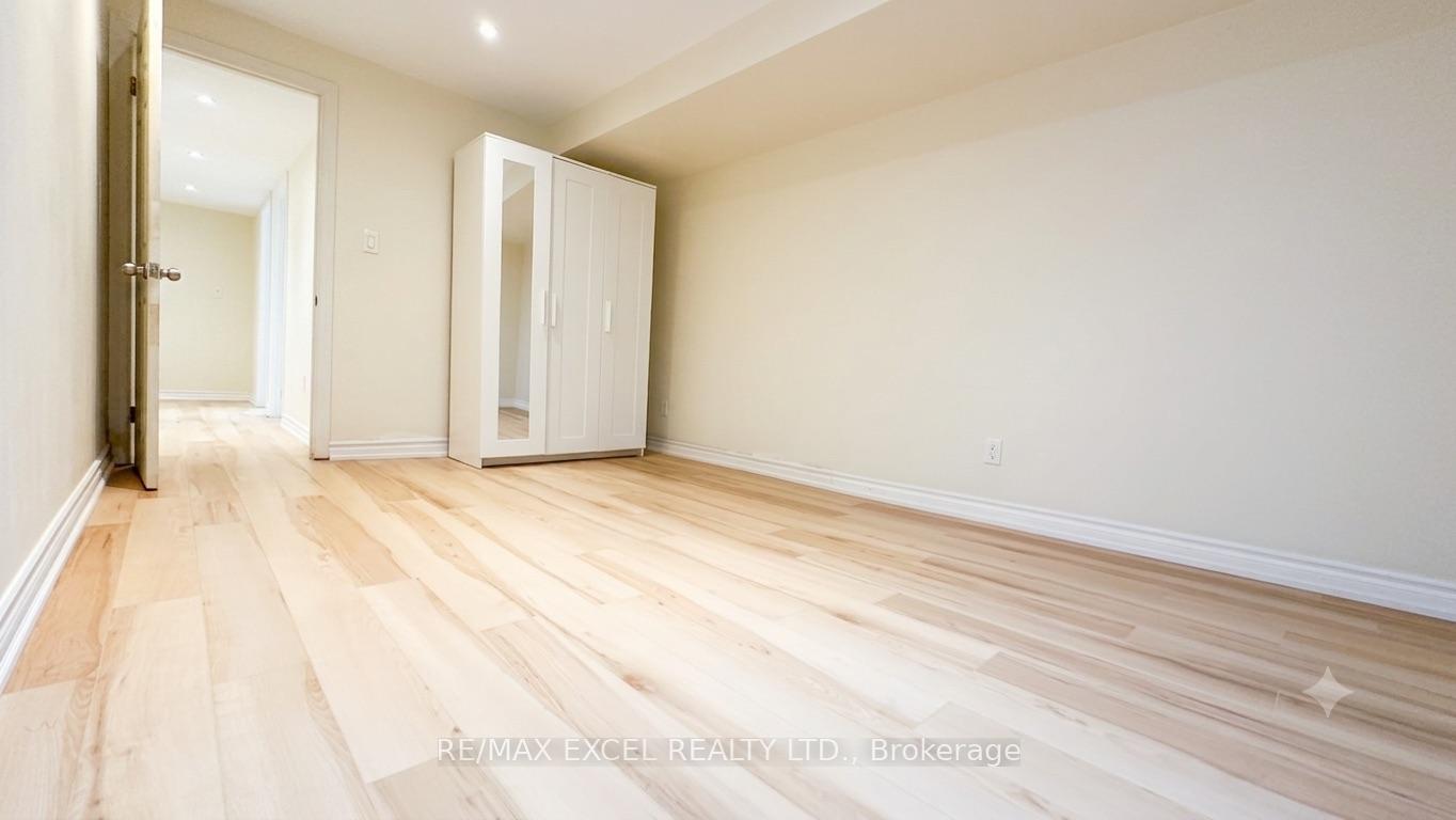 Photo 4 of Unit Basement Unit, 101 Sunway Square, Markham, Raymerville — HOMEH