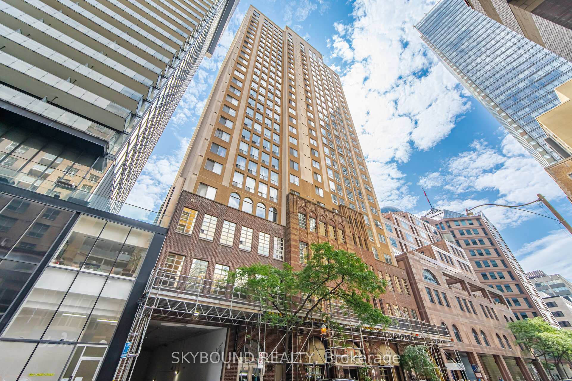 Front of Unit 1605, 25 Grenville Street