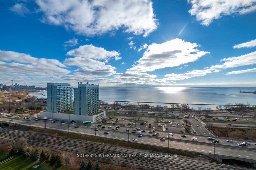 Photo 13 of Unit 2007, 15 Windermere Avenue, Toronto, High Park-Swansea — HOMEH