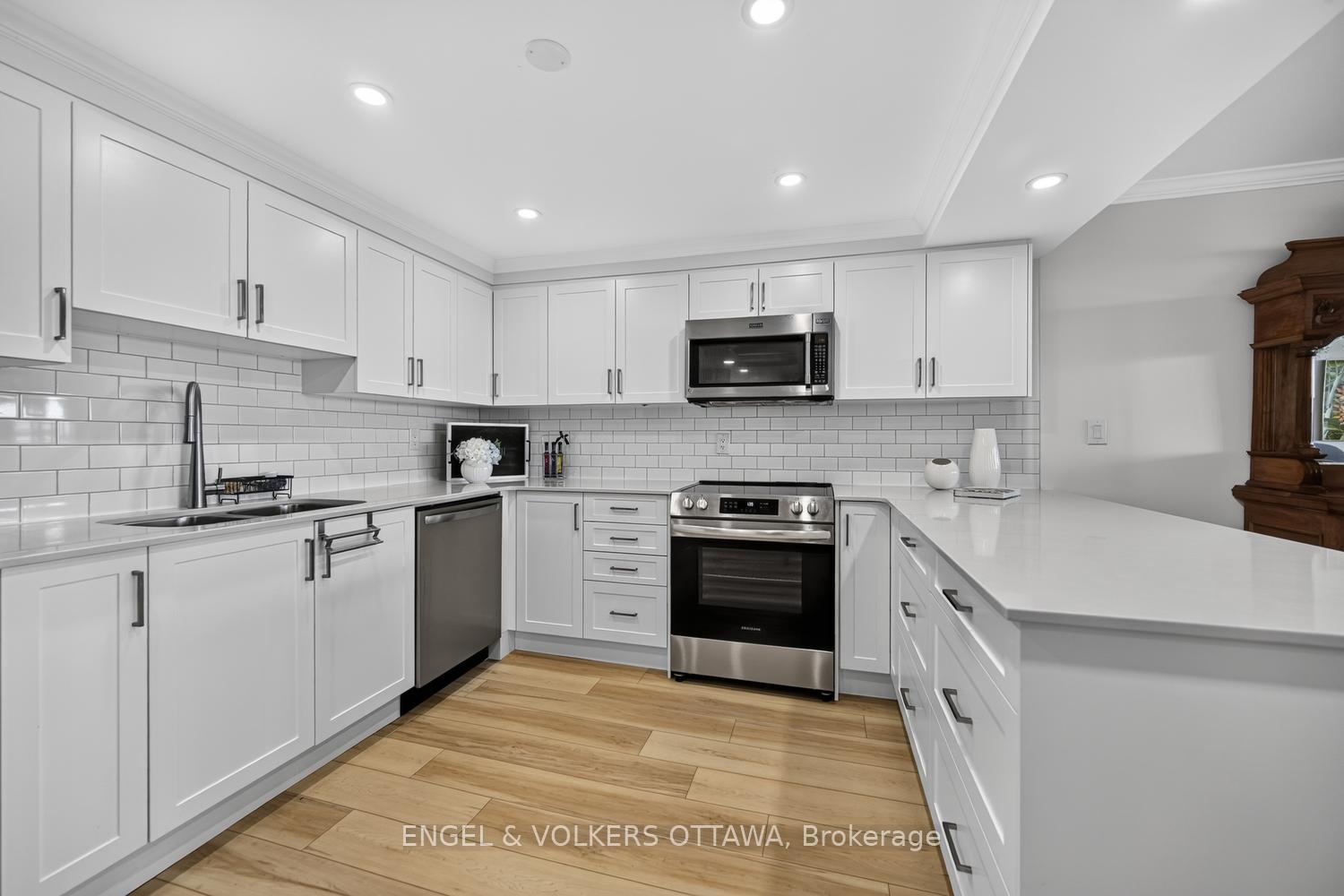 Photo 9 of Unit 110, 55 Water Street E, Brockville, Brockville — HOMEH