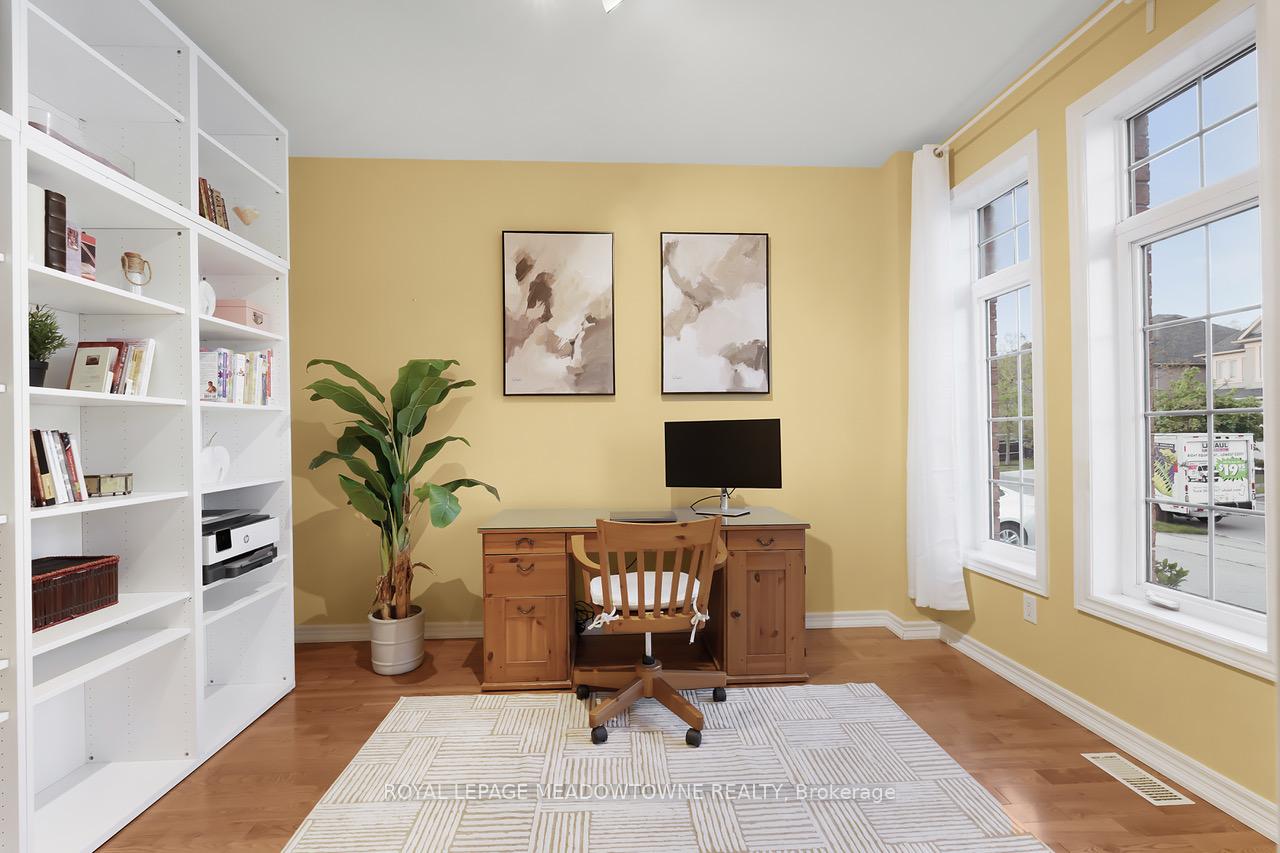 Photo 5 of 475 Valridge Drive, Hamilton, Ancaster — HOMEH