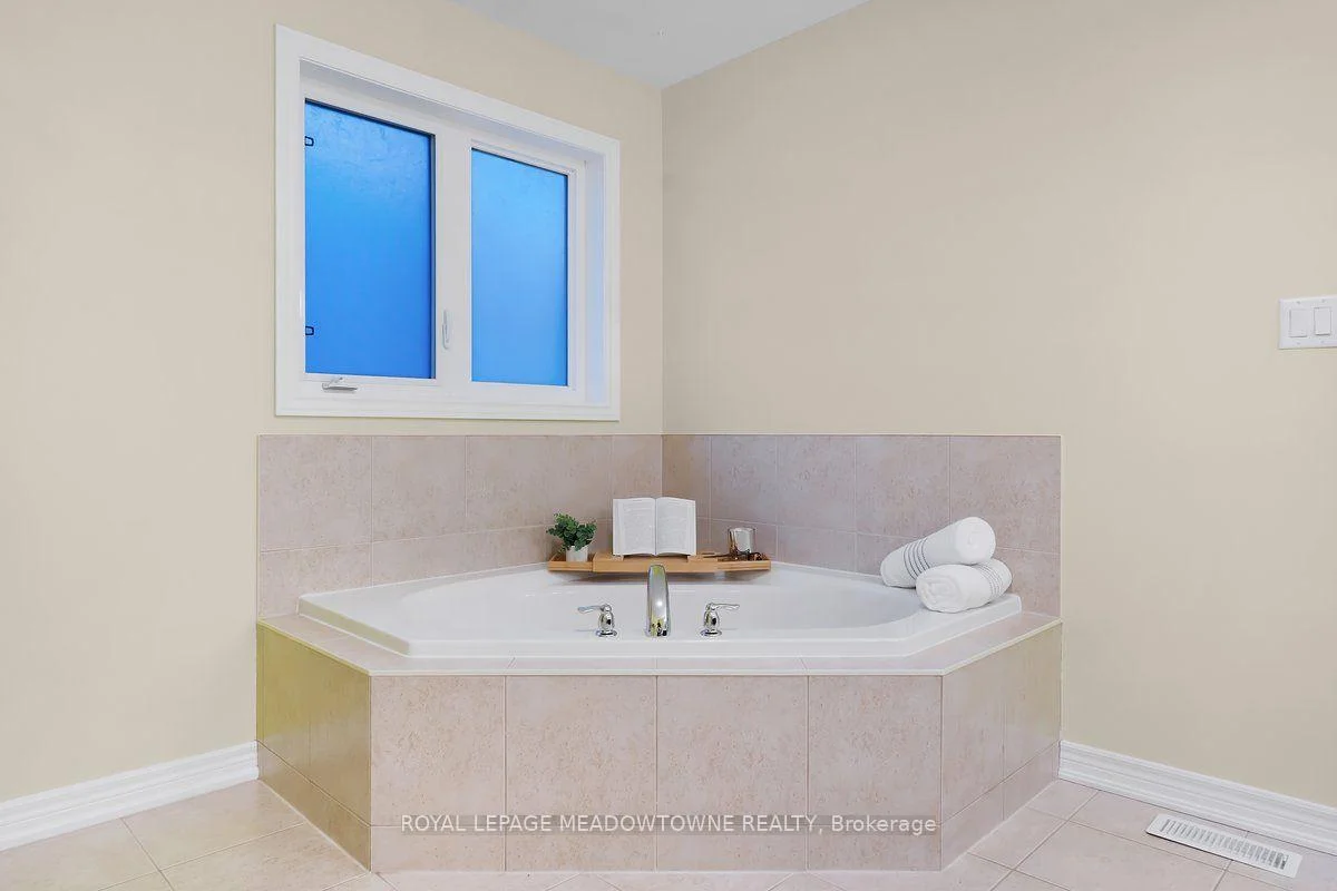Photo 36 of 475 Valridge Drive, Hamilton, Ancaster — HOMEH