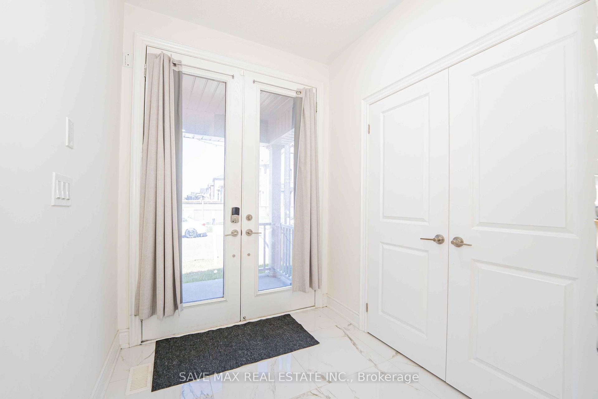 Photo 6 of 13 Ixworth Circle, Brampton, Bram West — HOMEH