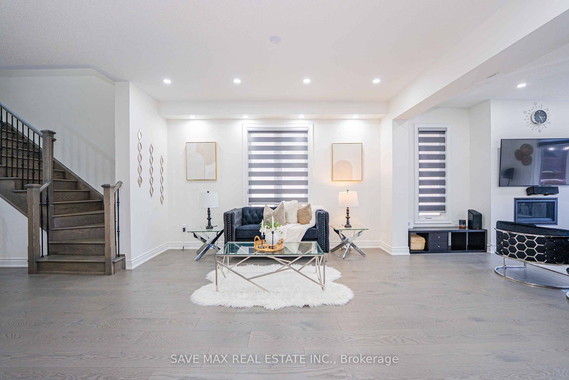 Photo 8 of 13 Ixworth Circle, Brampton, Bram West — HOMEH