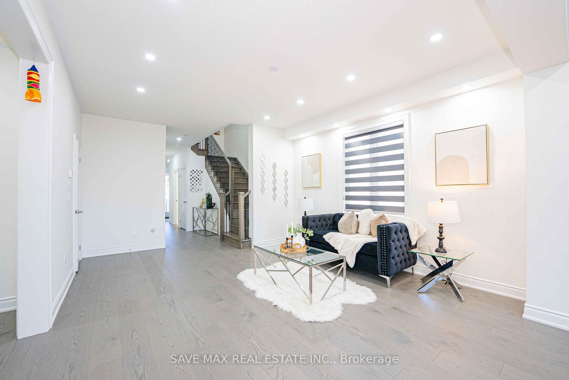 Photo 10 of 13 Ixworth Circle, Brampton, Bram West — HOMEH