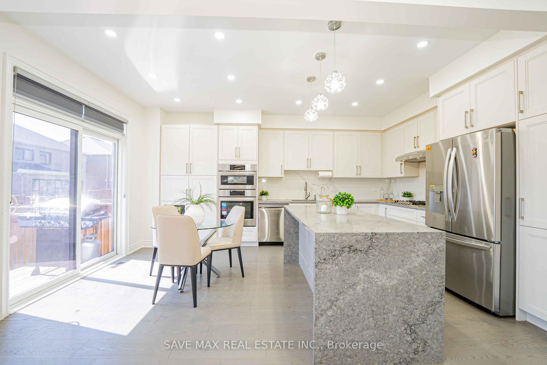 Photo 14 of 13 Ixworth Circle, Brampton, Bram West — HOMEH